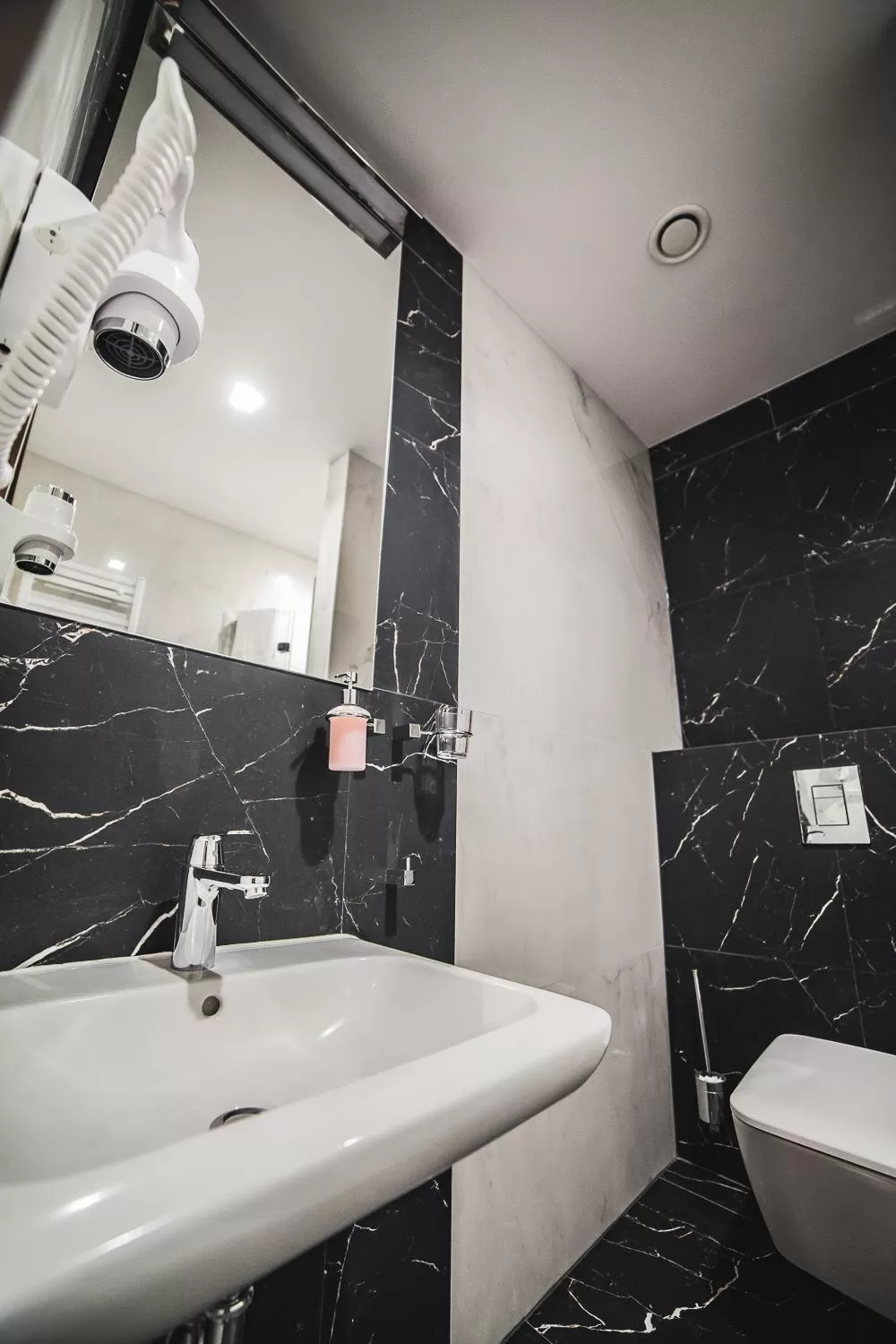 Bathroom in Hotel Wodnik