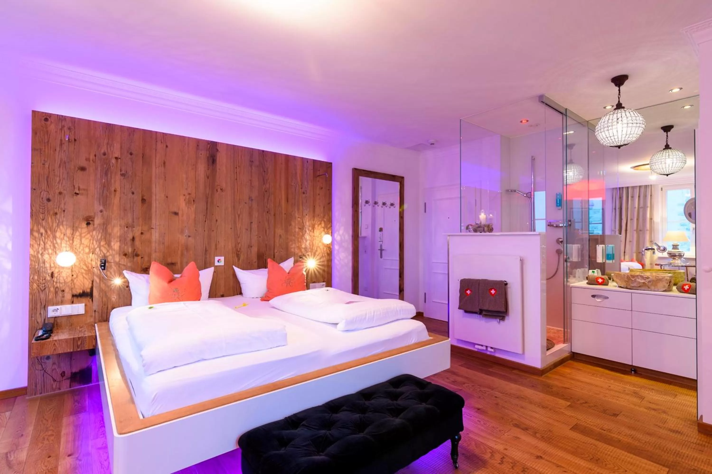 Photo of the whole room, Bed in YachtHotel Helvetia Spa- und Wellnessdomizil