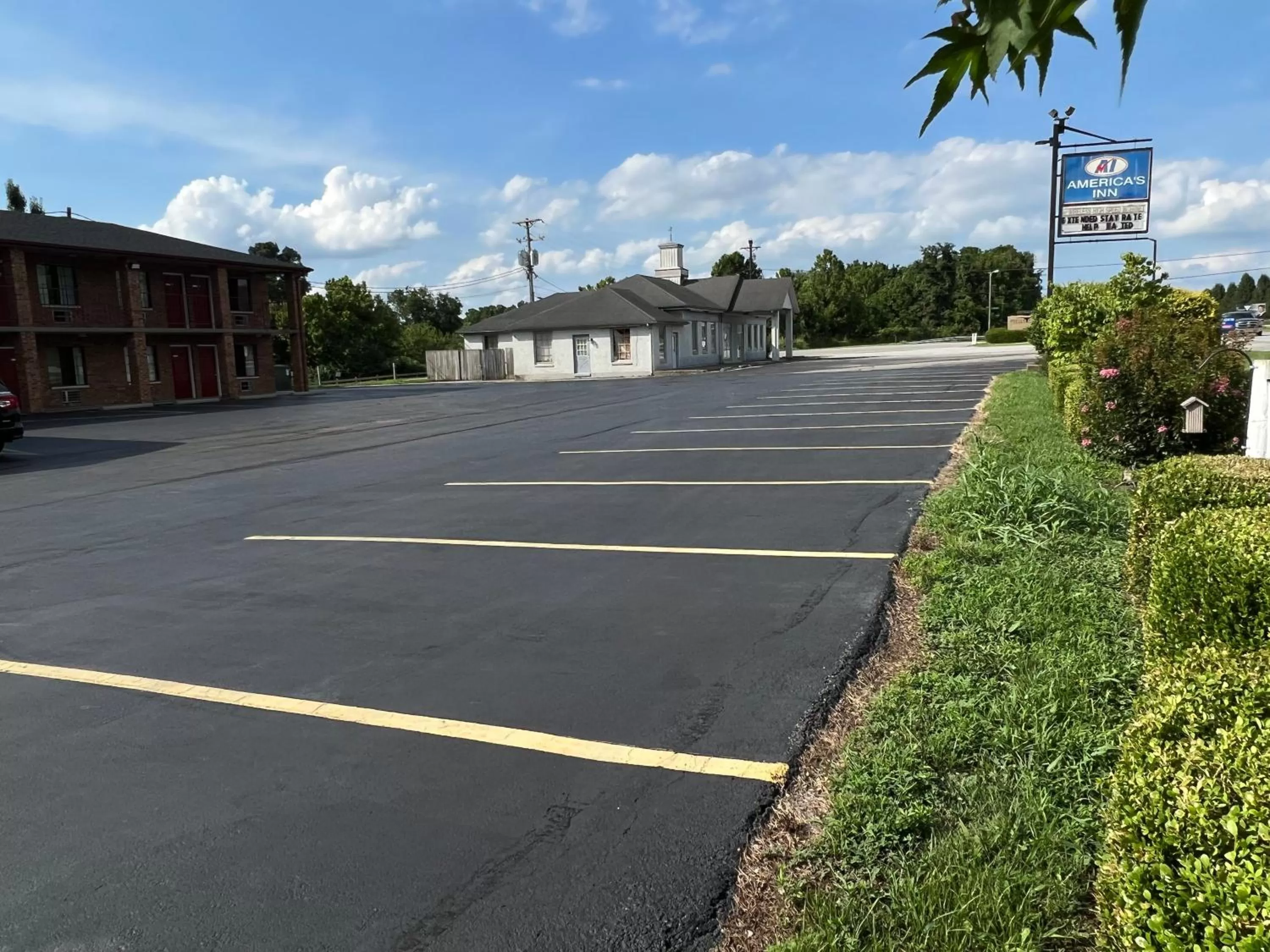 Parking in Americas Inn Bardstown