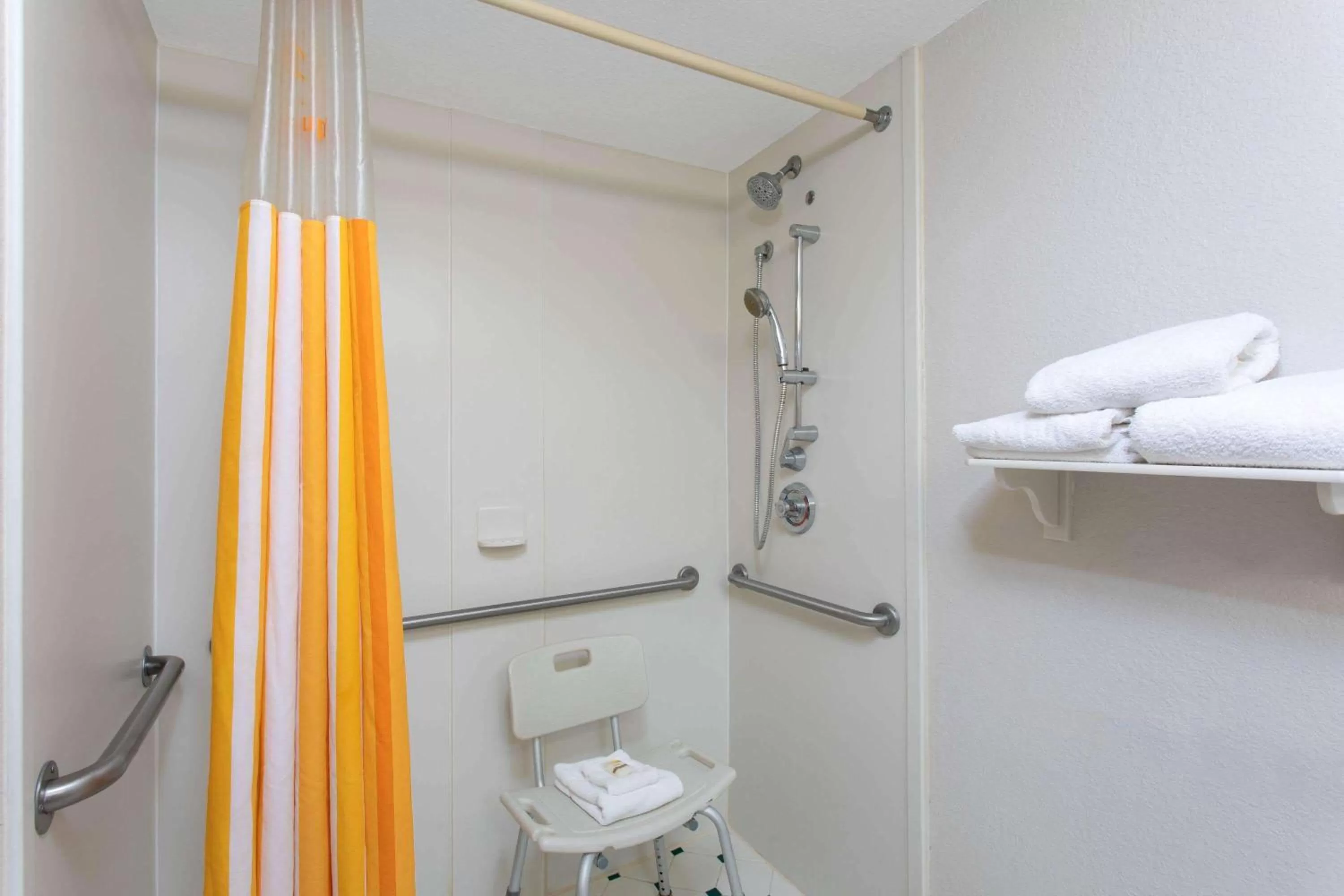 Shower in La Quinta by Wyndham Jacksonville Butler Blvd