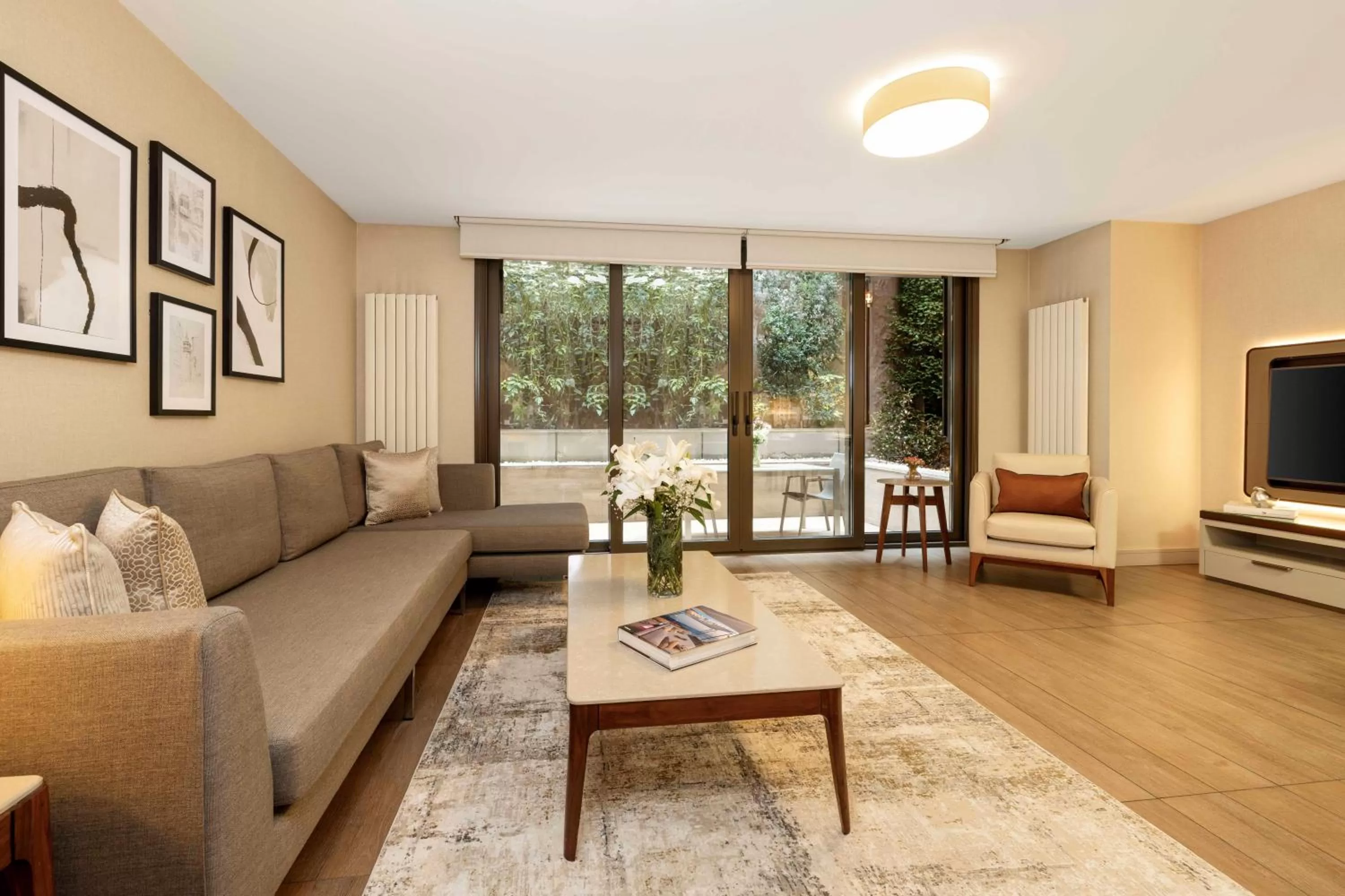 Communal lounge/ TV room in Tzl Suites Hotel Nişantaşı