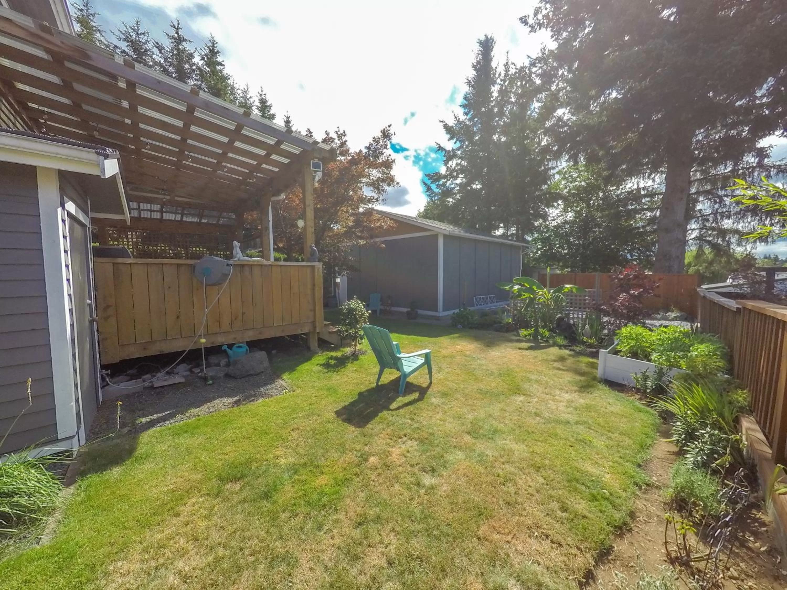Garden, Children's Play Area in Money Pennies Bed and Breakfast