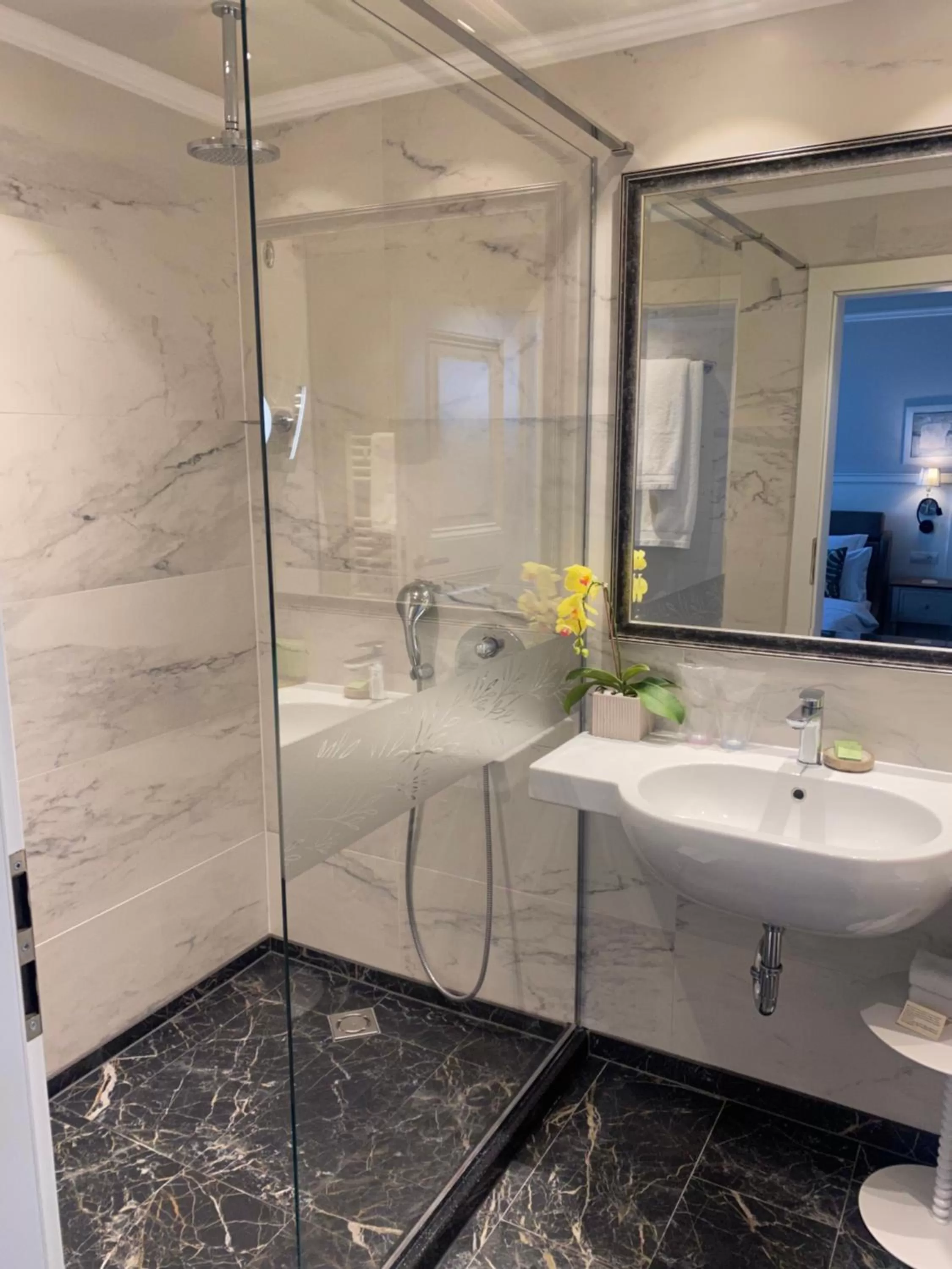 Bathroom in Hotel Residence Promenade