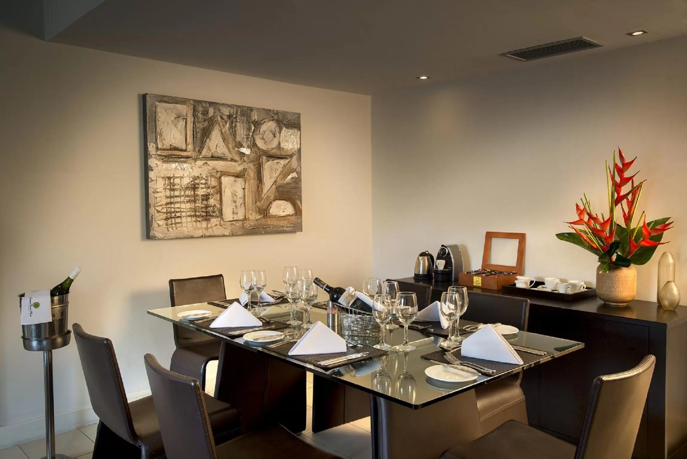 Restaurant/places to eat in Labadi Beach Hotel