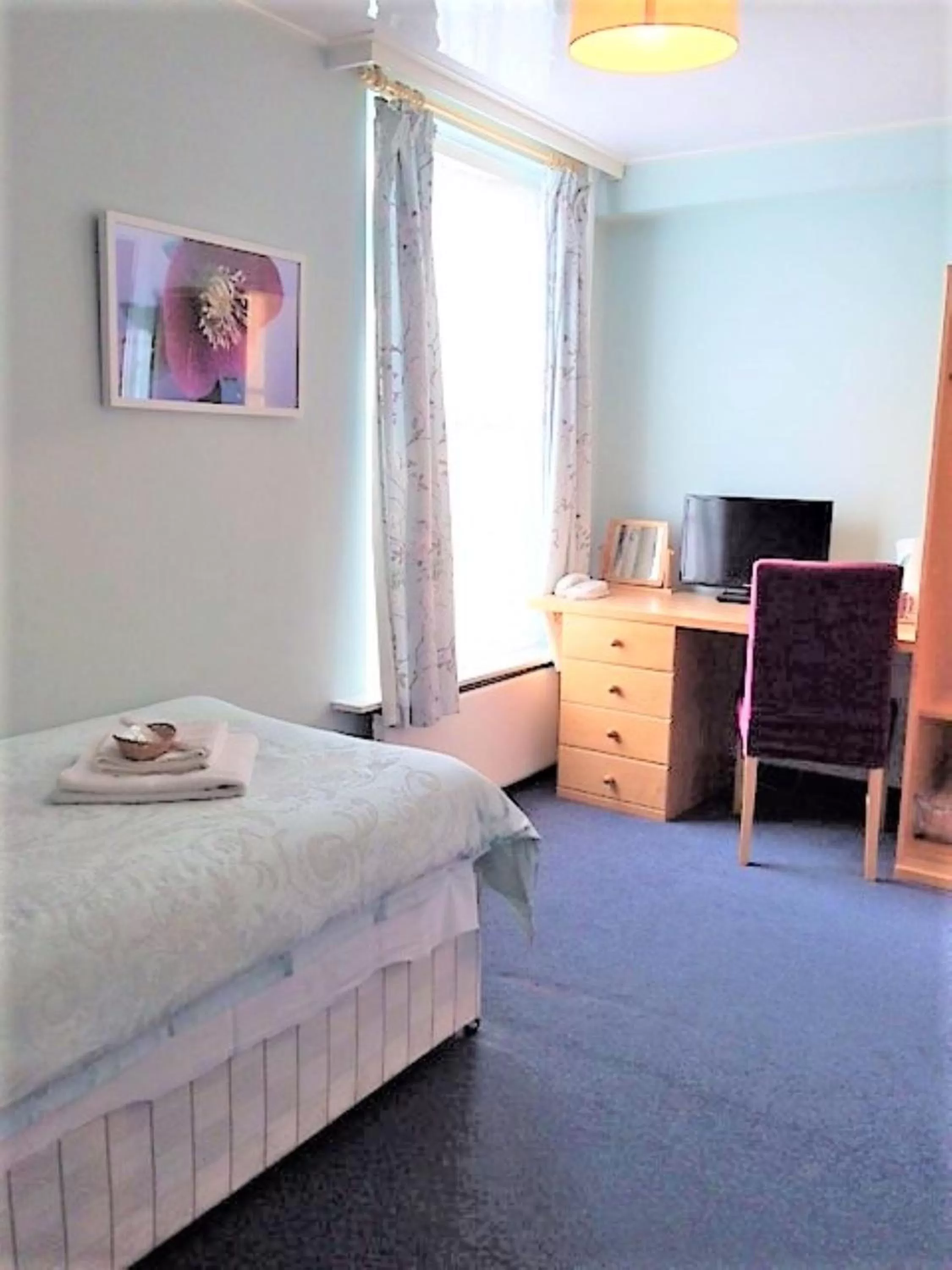 towels, Bed in Luther King House