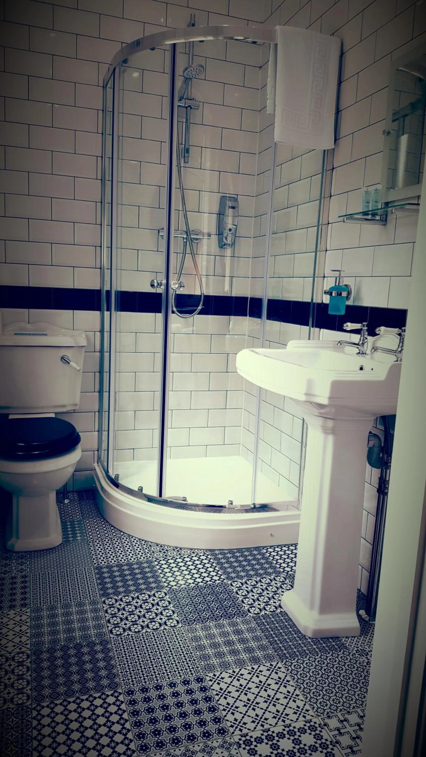 Bathroom in Rye Court Hotel