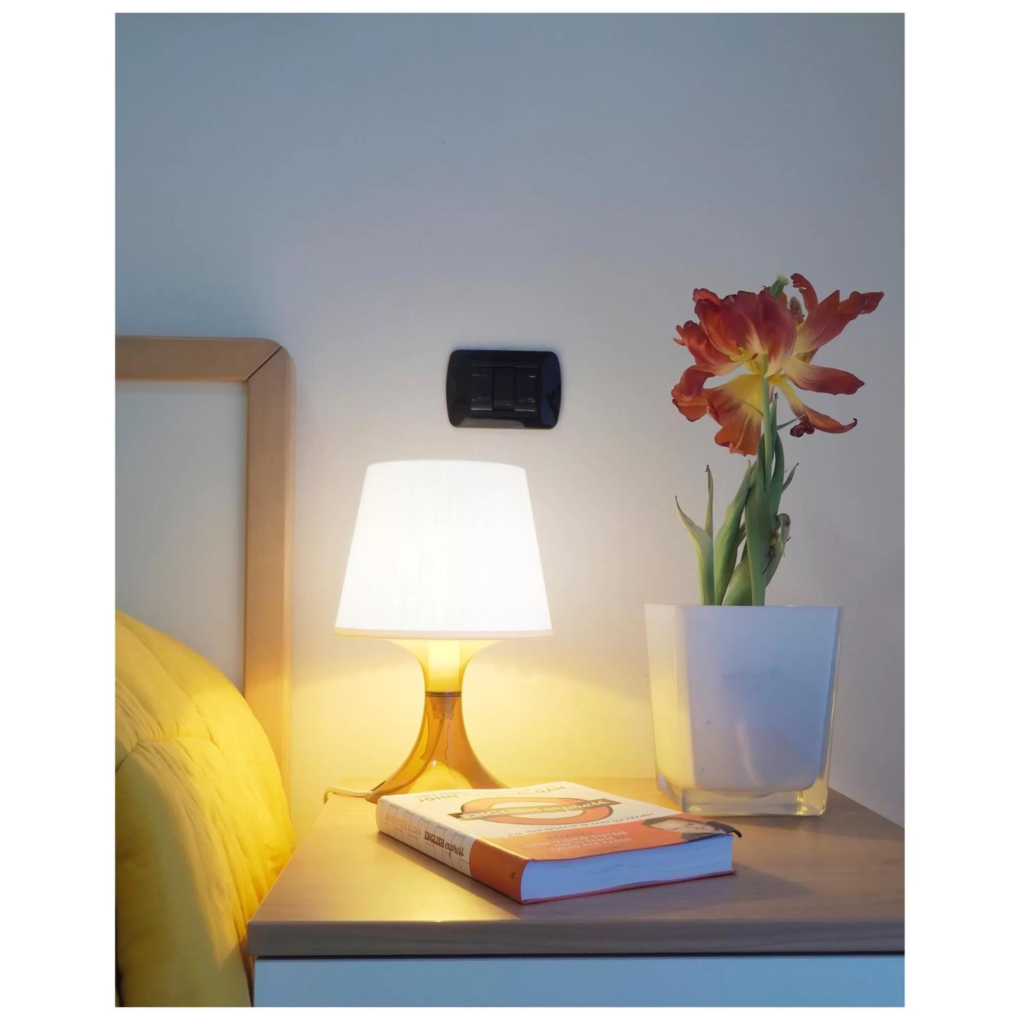 Decorative detail, TV/Entertainment Center in Michelangelo rta