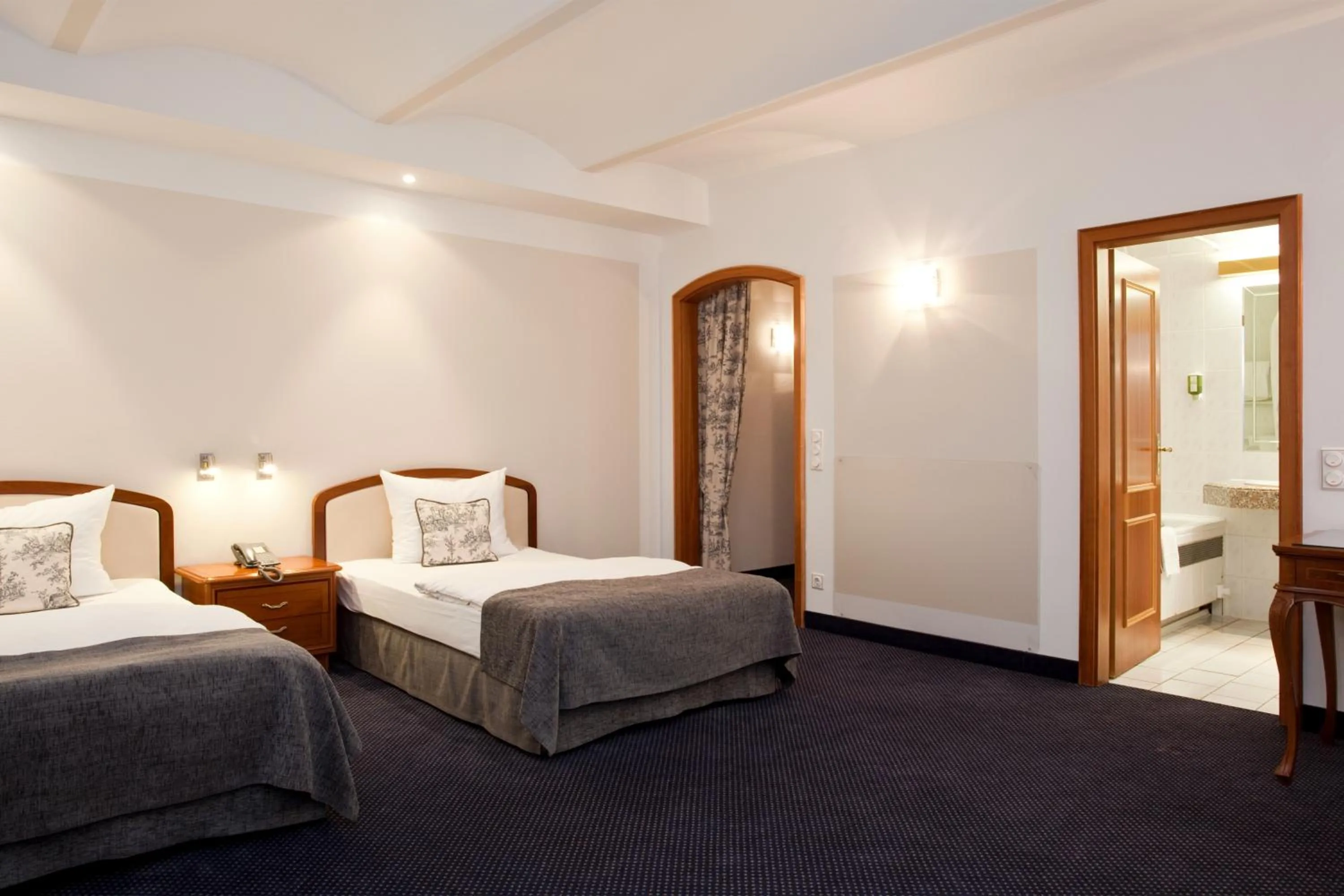 Photo of the whole room, Bed in Gildors Hotel Atmosphère