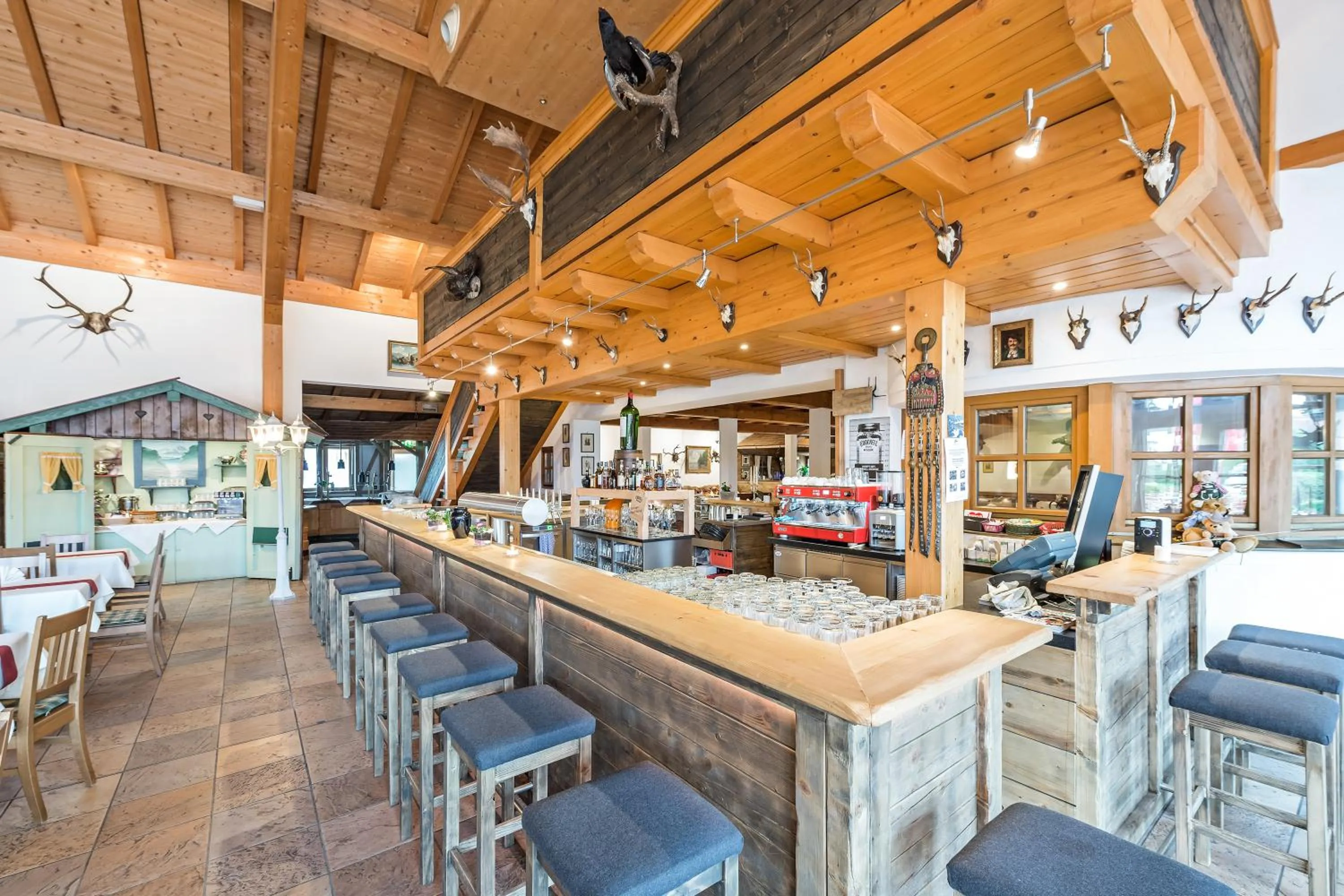 Lounge or bar in Das Bergmayr - Chiemgauer Alpenhotel