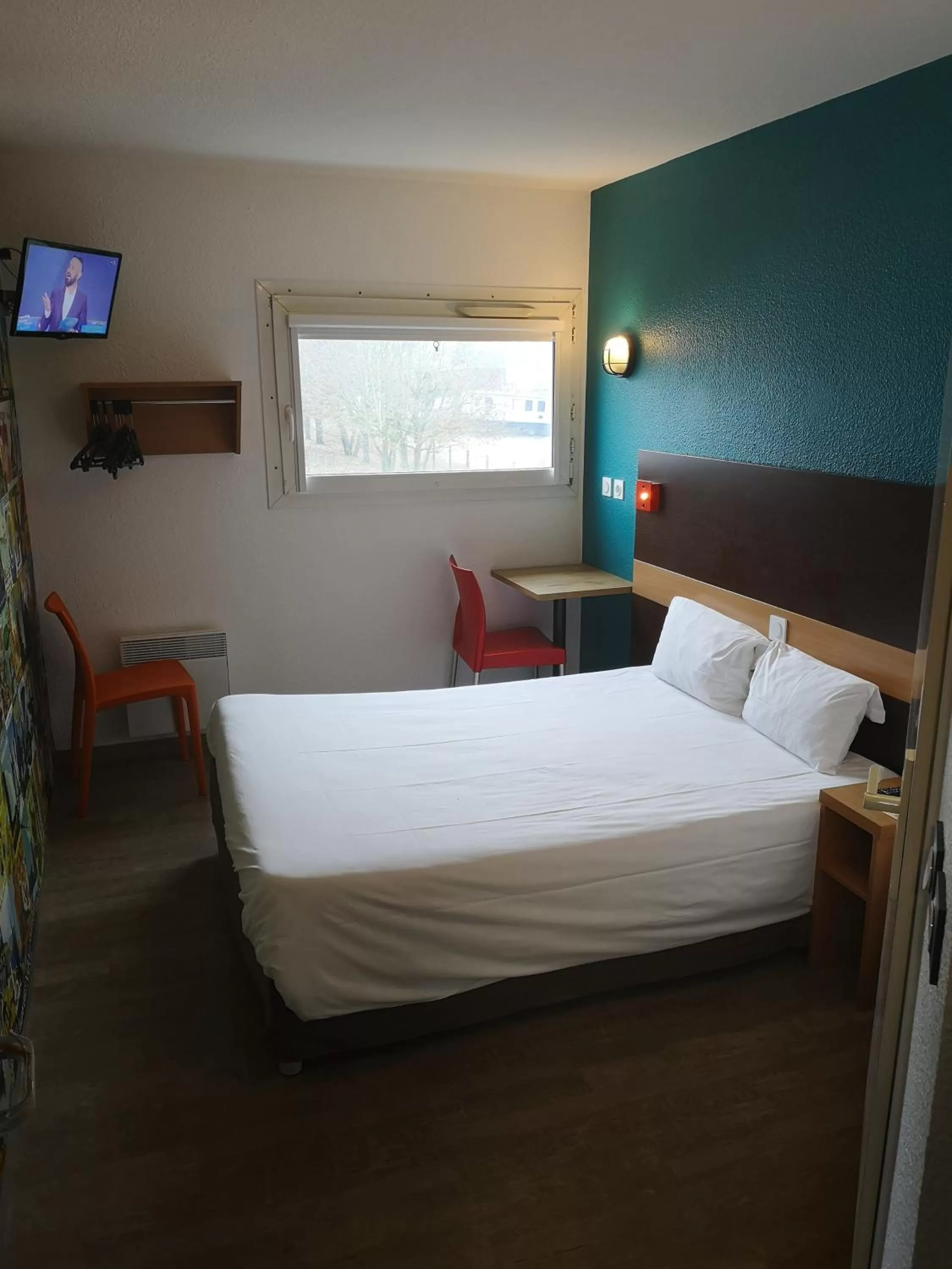 Bedroom, Bed in hotelF1 Nemours