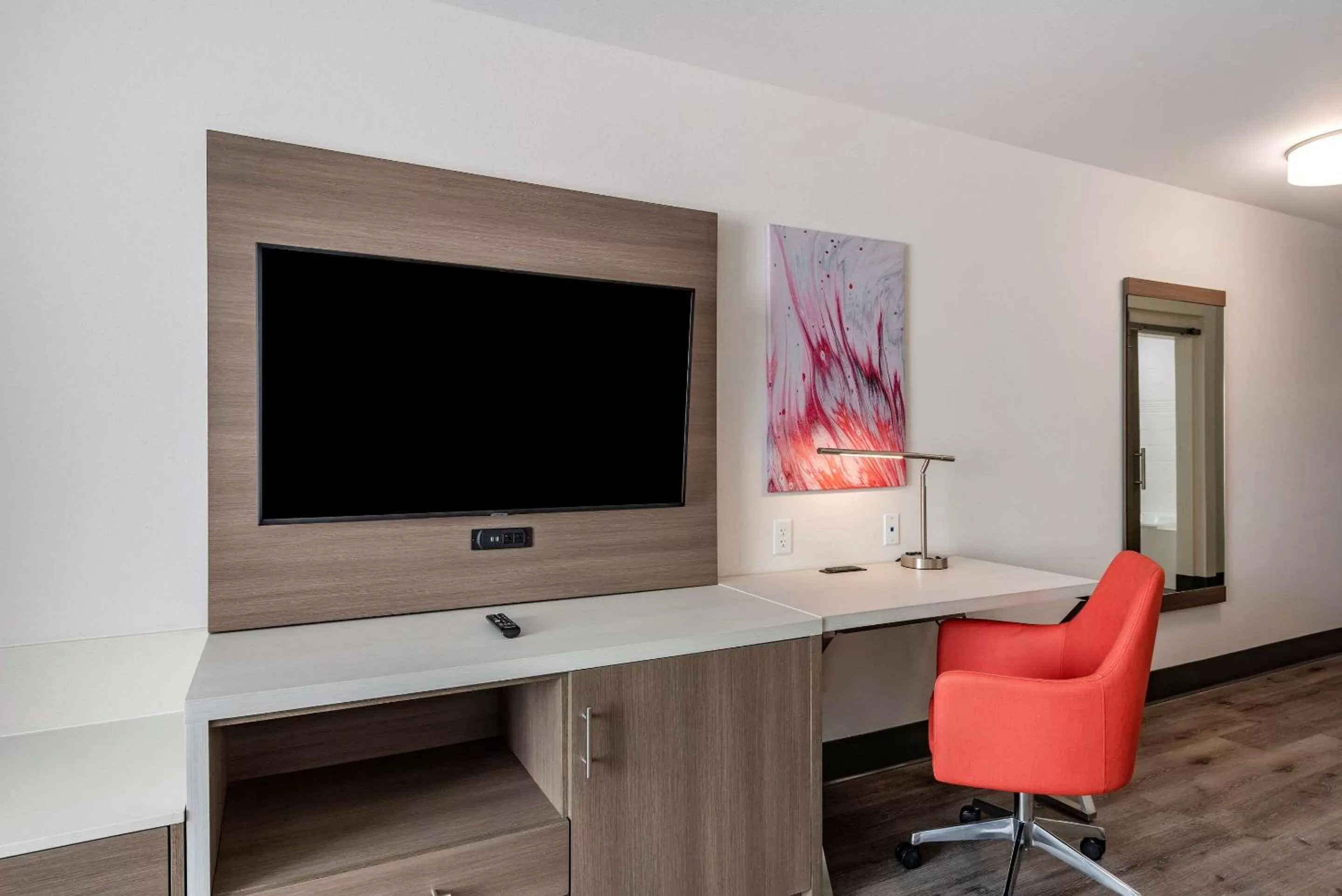 Bedroom in Comfort Suites Colorado Springs East - Medical Center Area