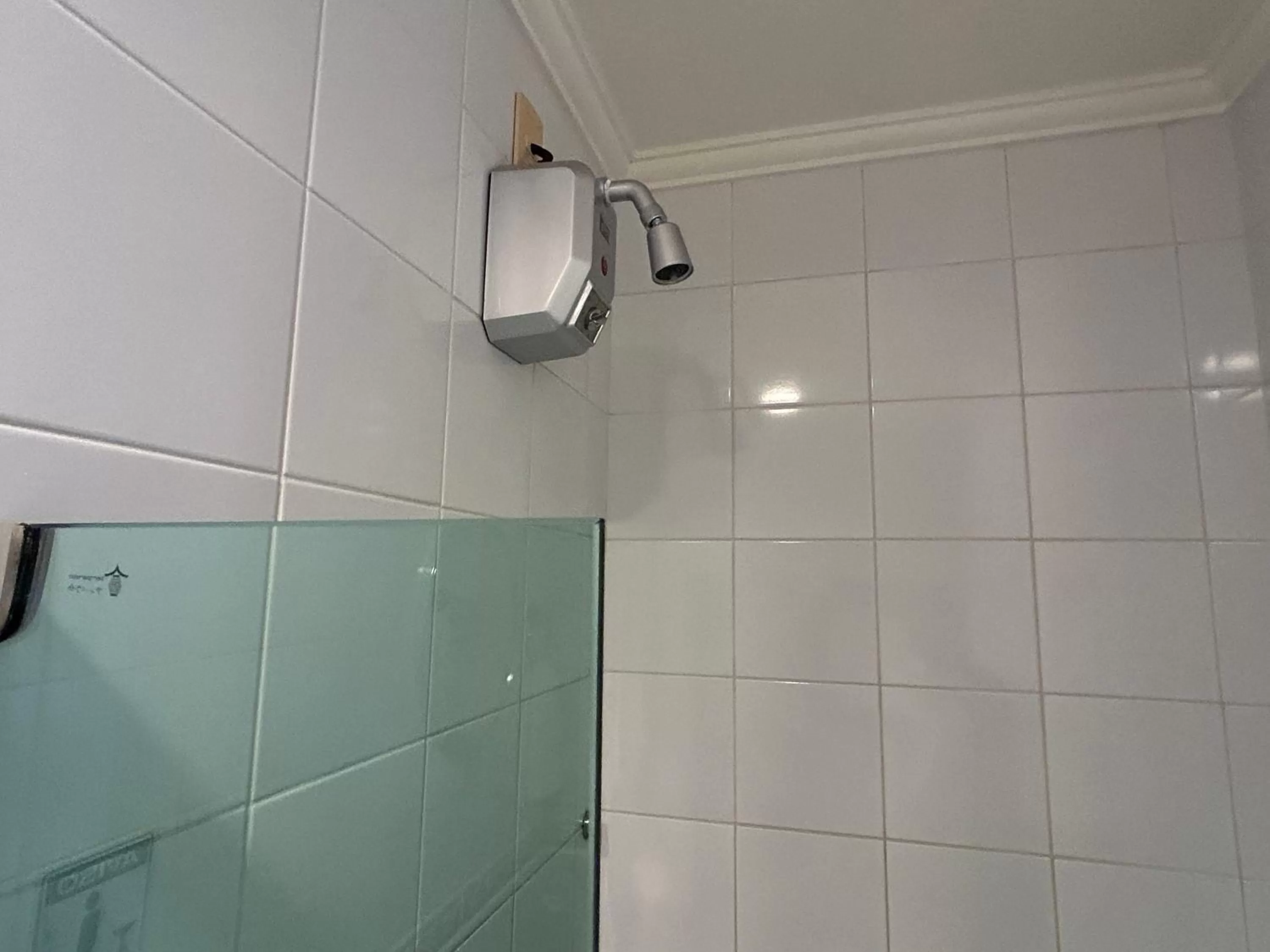 Shower in Golfinhos Apart Hotel