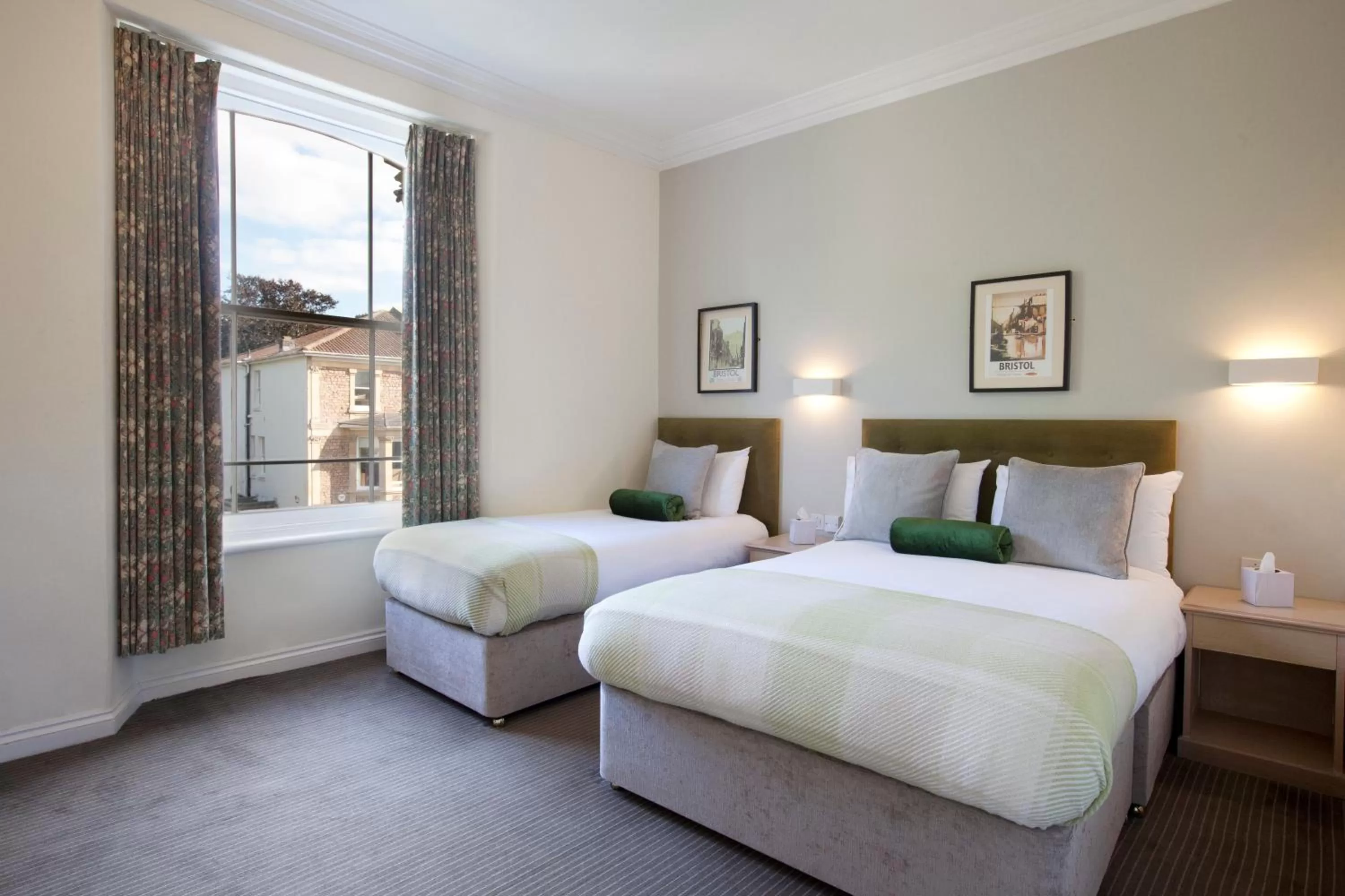 Bedroom, Bed in Victoria Square Hotel Clifton Village