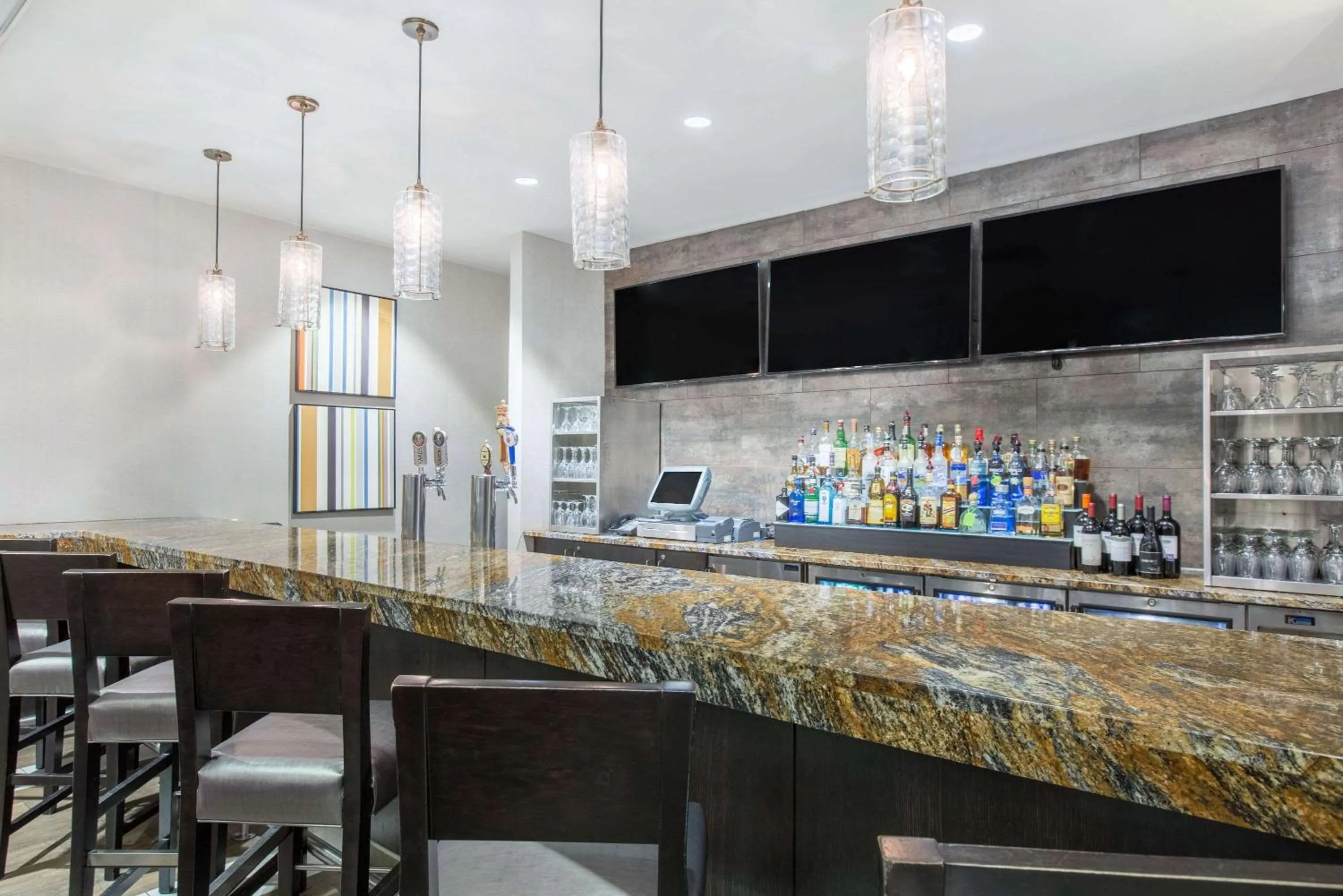 Lounge or bar in Wyndham Philadelphia-Historic District