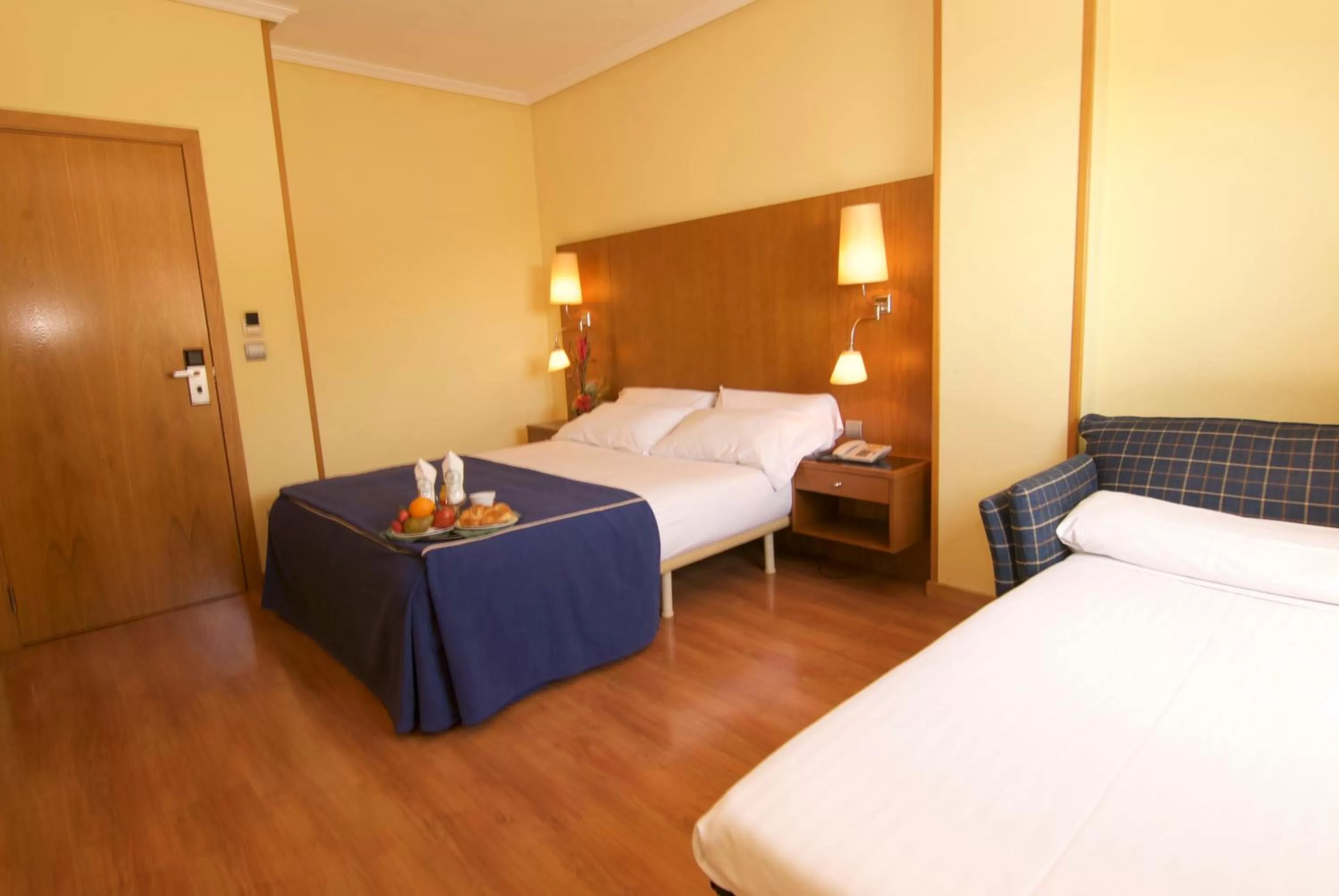 Photo of the whole room, Bed in Hotel Galaico