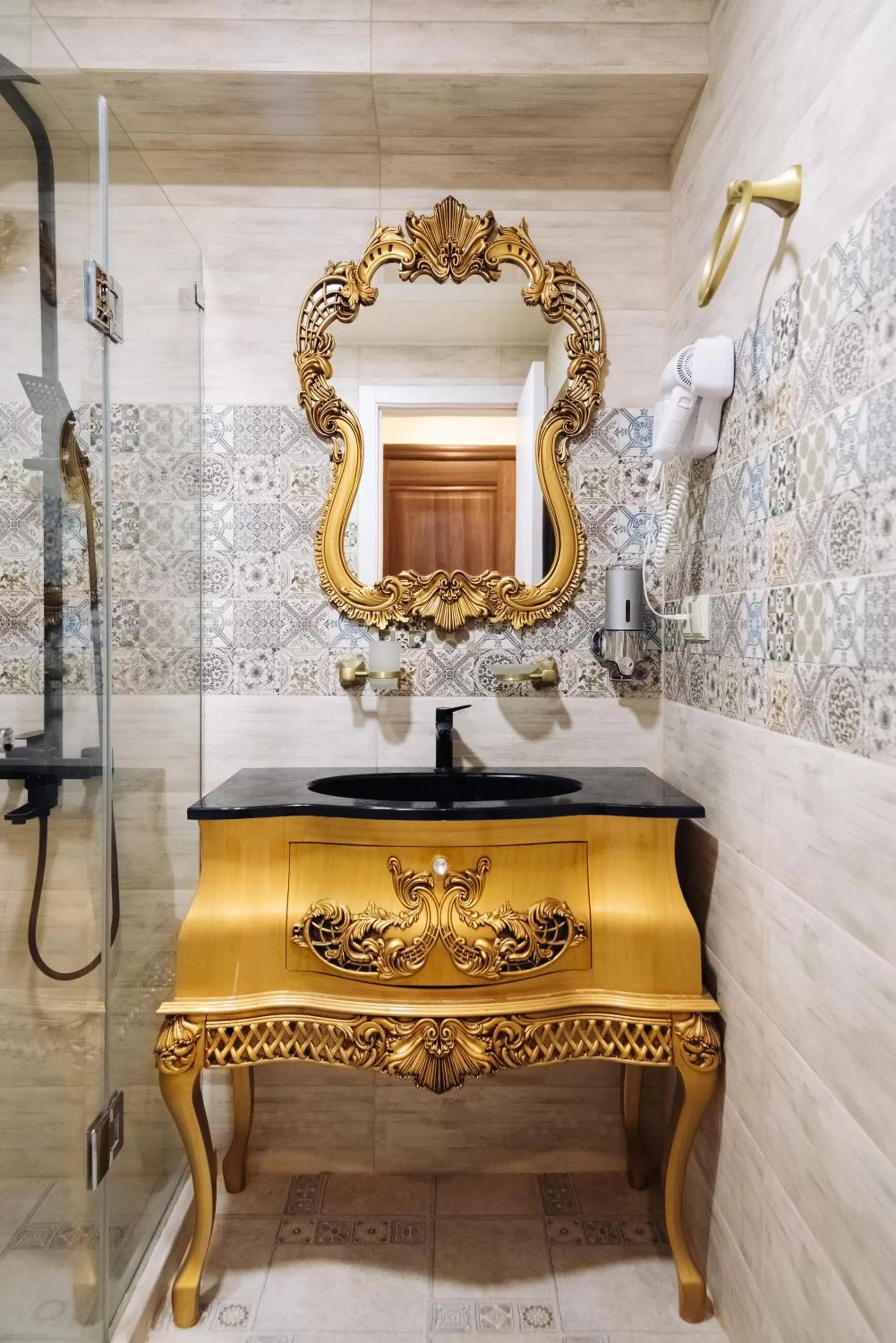 Toilet in Royal Plaza Hotel