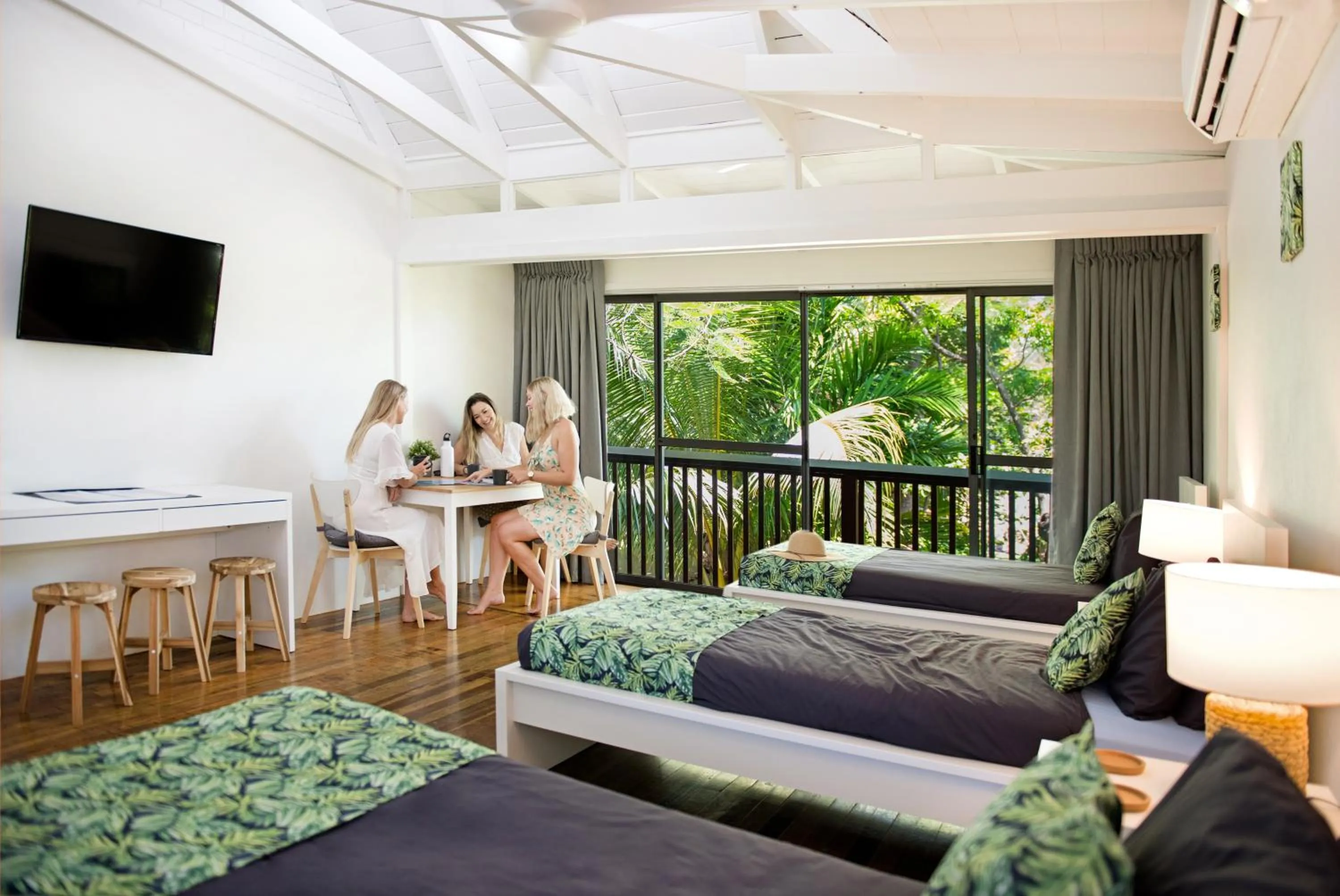 TV and multimedia, Bed in Airlie Beach Magnums - Adults Only