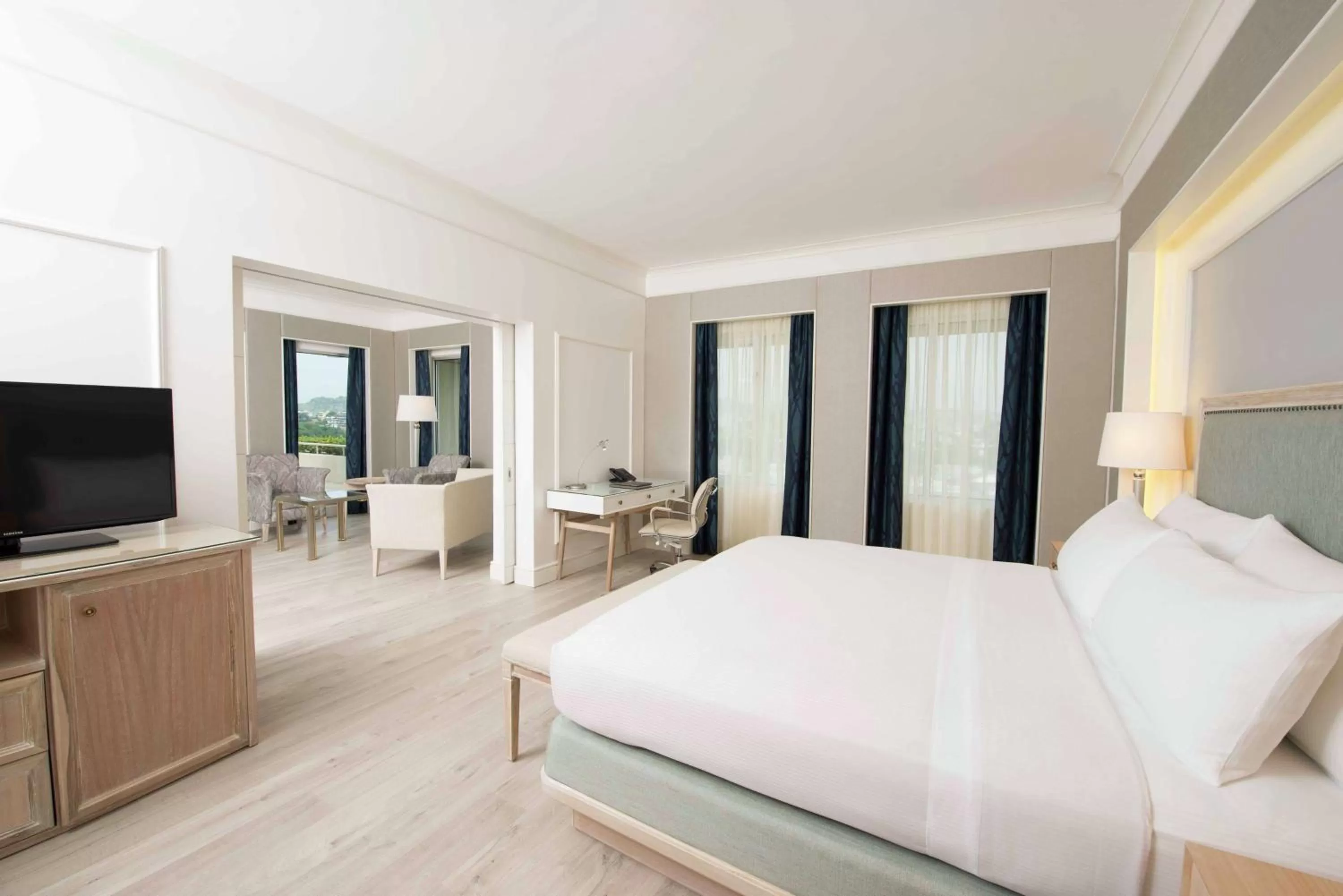 Bedroom, Bed in Hilton Colon Guayaquil Hotel