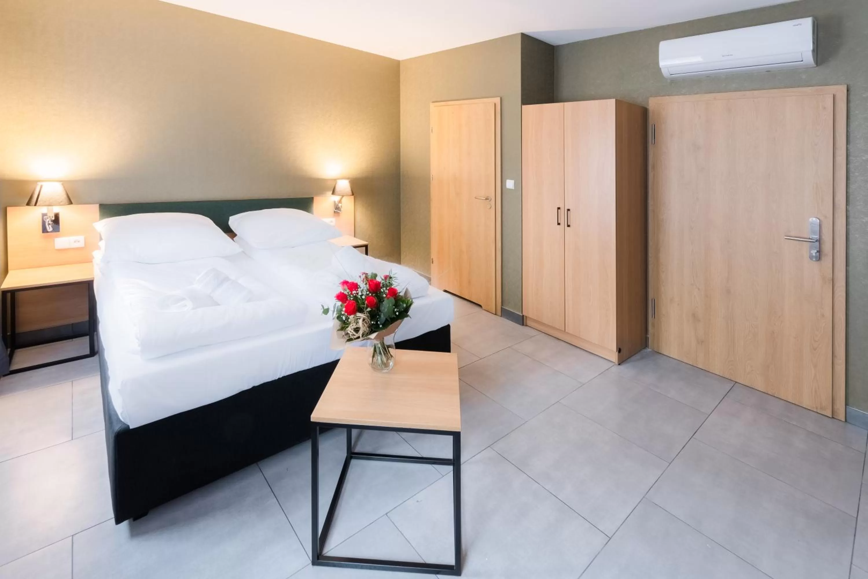 Photo of the whole room, Bed in Hotel Lantier & Swimming Pool Zone