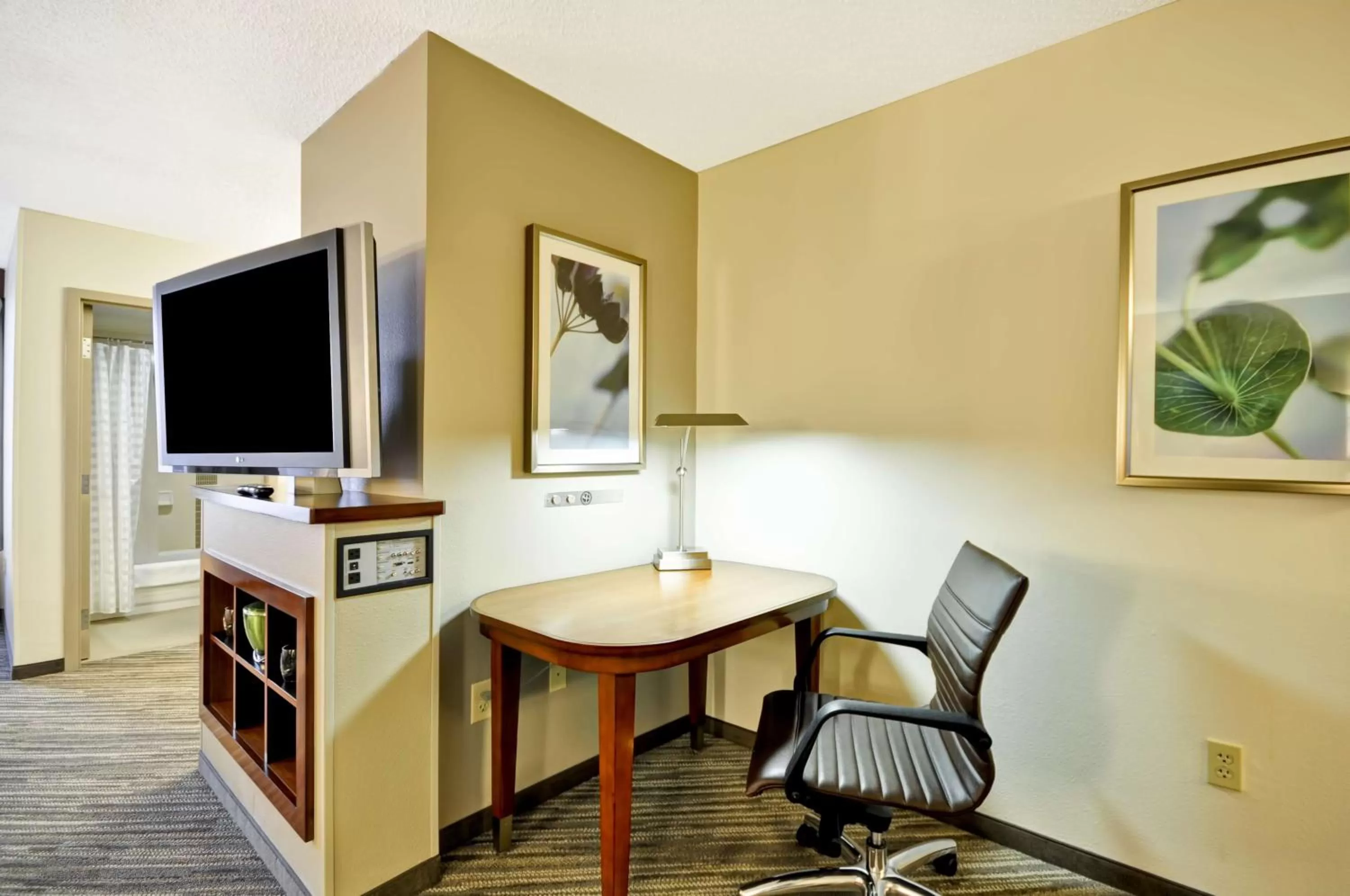 Photo of the whole room in Hyatt Place Albuquerque Uptown