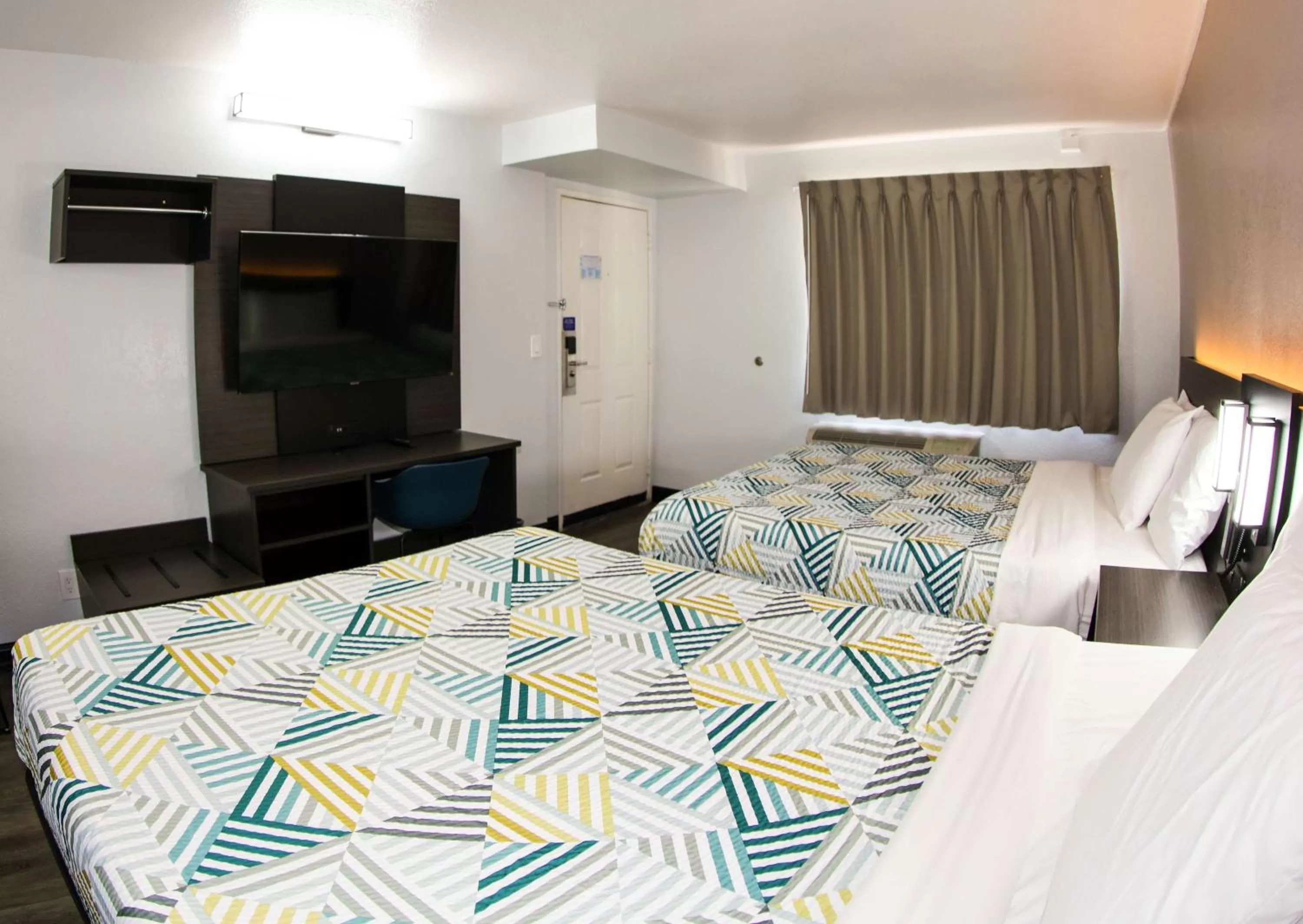 Bedroom, Bed in Motel 6-Sacramento, CA - Central