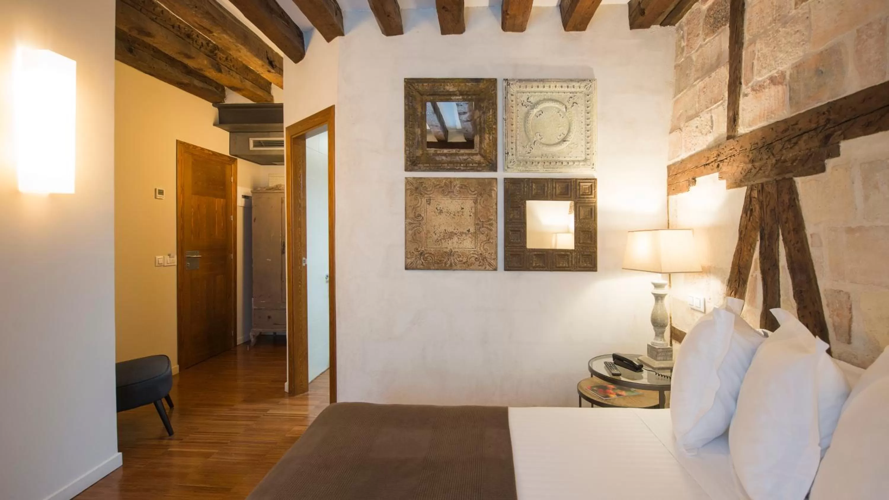 Photo of the whole room, Bed in Abad Toledo