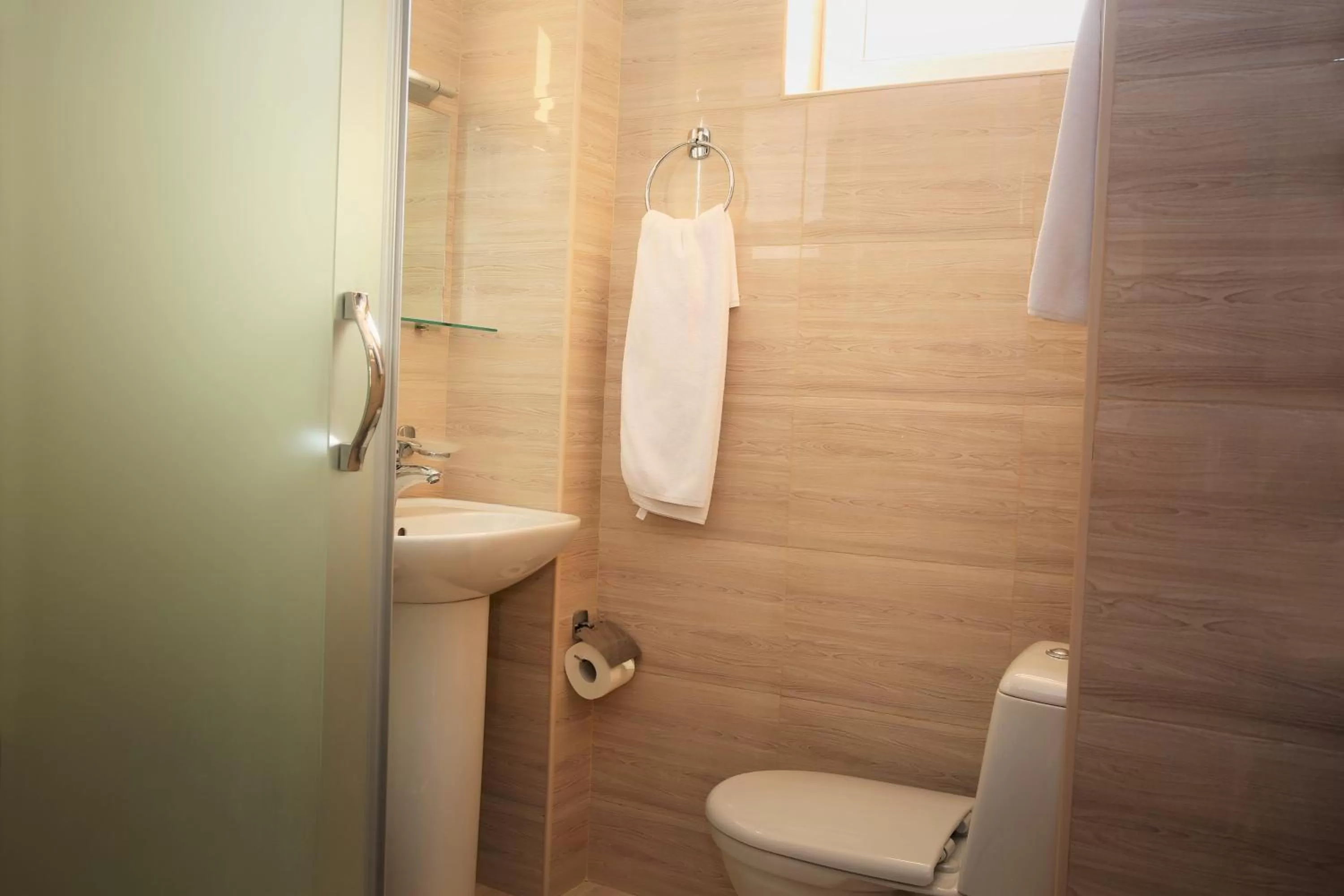 Shower in Hotel Gureli