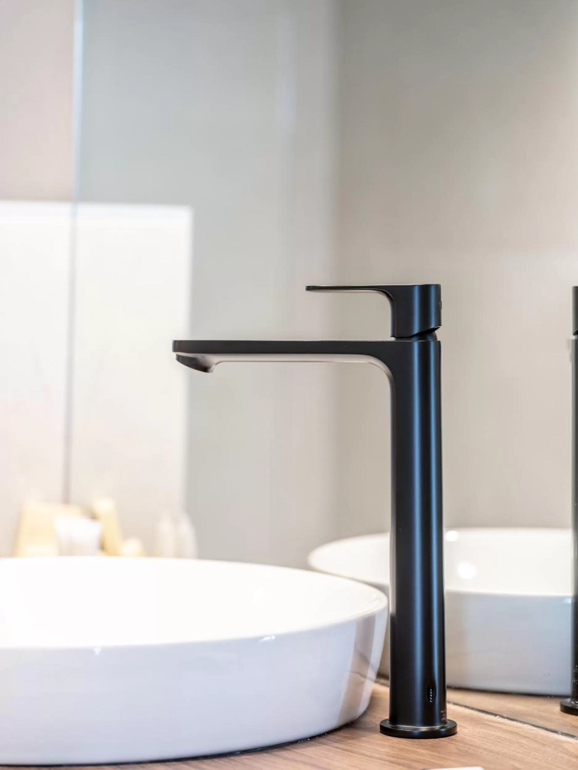 Bathroom, Bed in Hotel Villa Rosetta