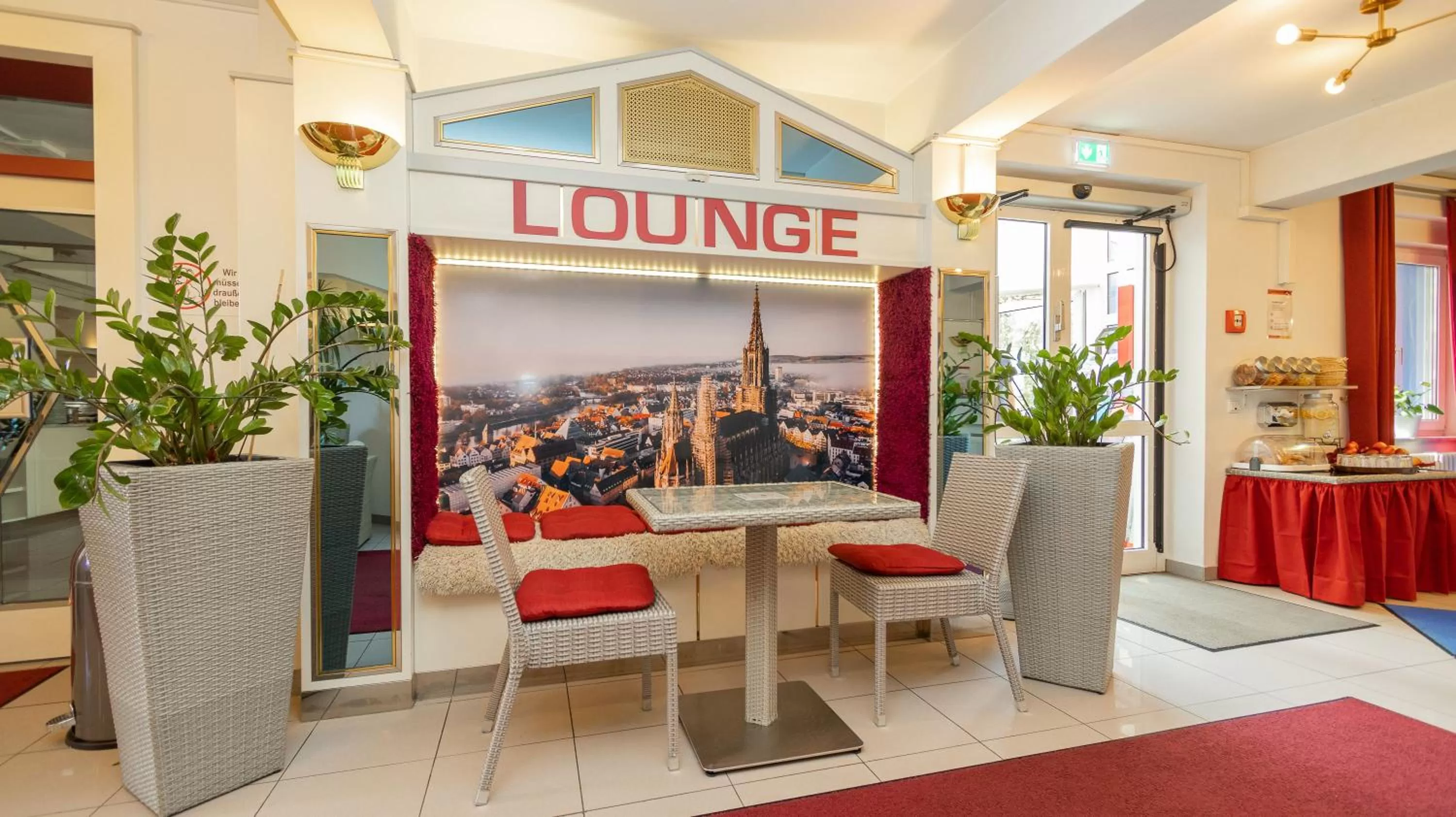 Lobby or reception, Restaurant/Places to Eat in LeoMar Hotel