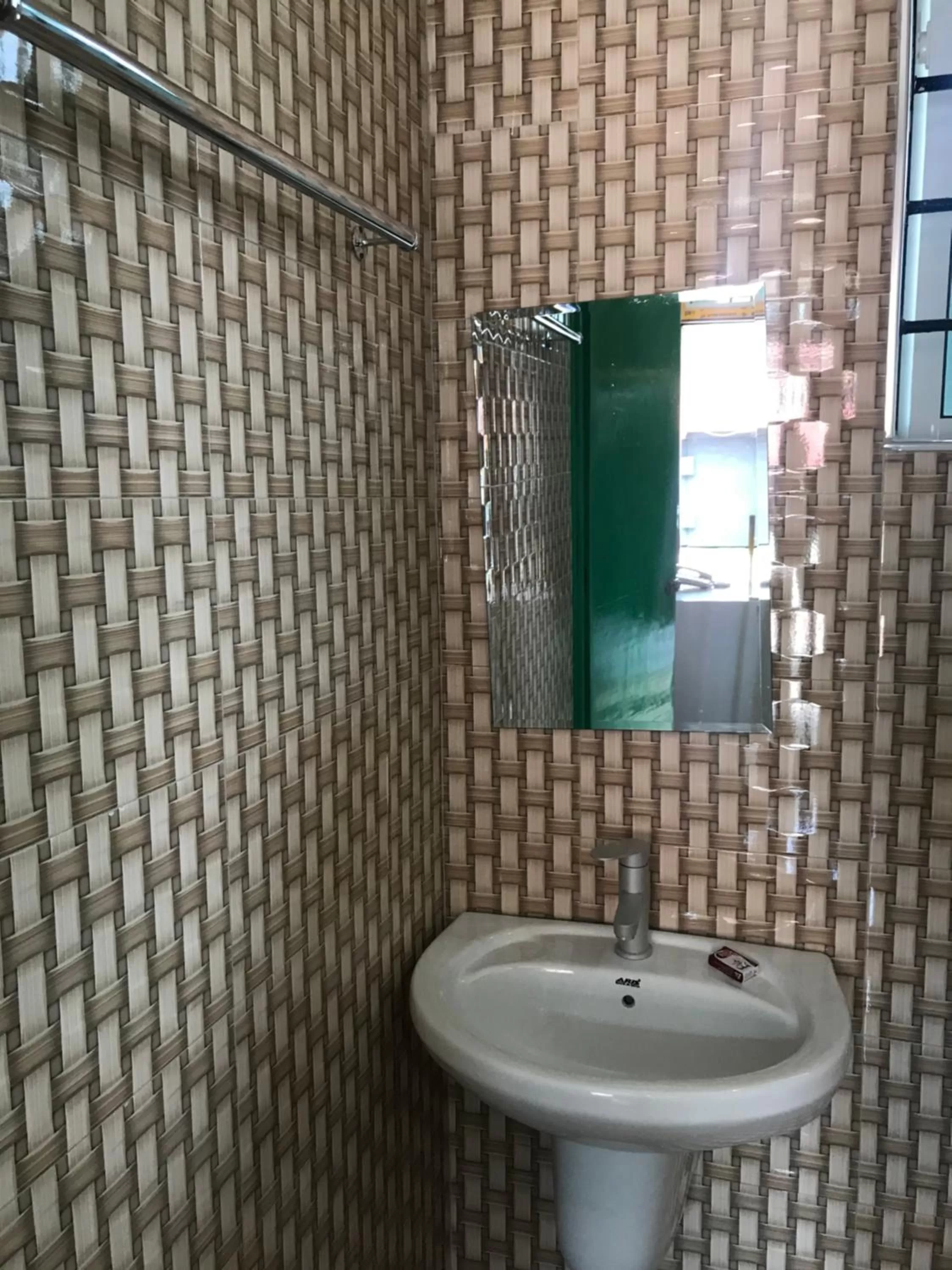 Toilet in L&J Modern Backpackers Kinondoni