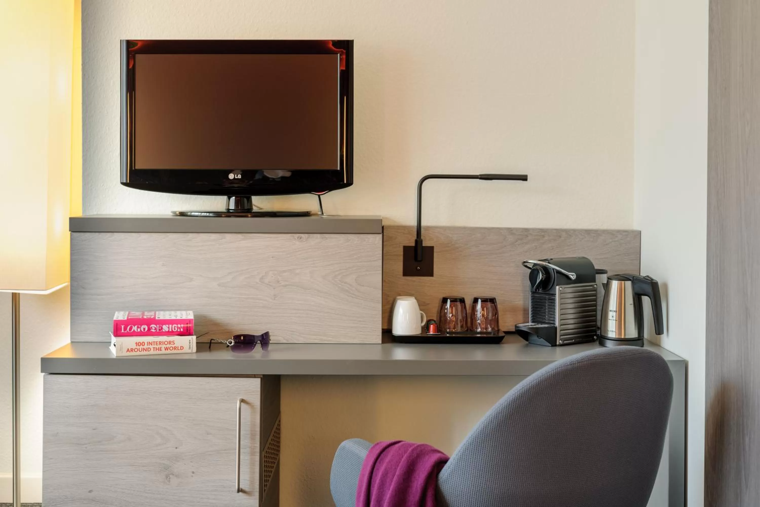 TV and multimedia in Mercure Hotel Düsseldorf Zentrum