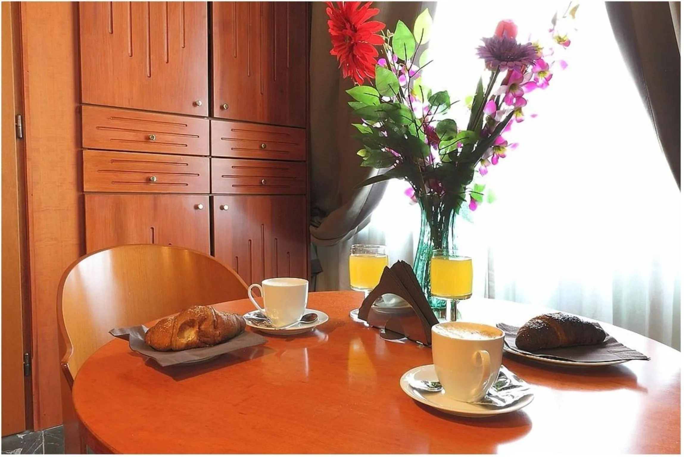 Restaurant/places to eat in Hotel Arcadia