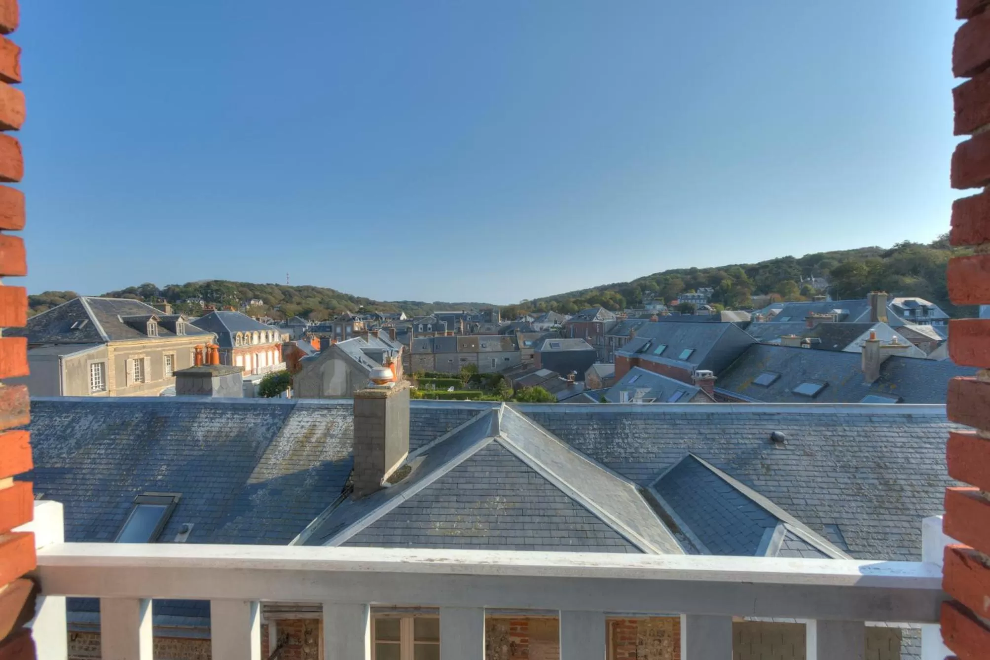 City view in Hotel Le Rayon Vert