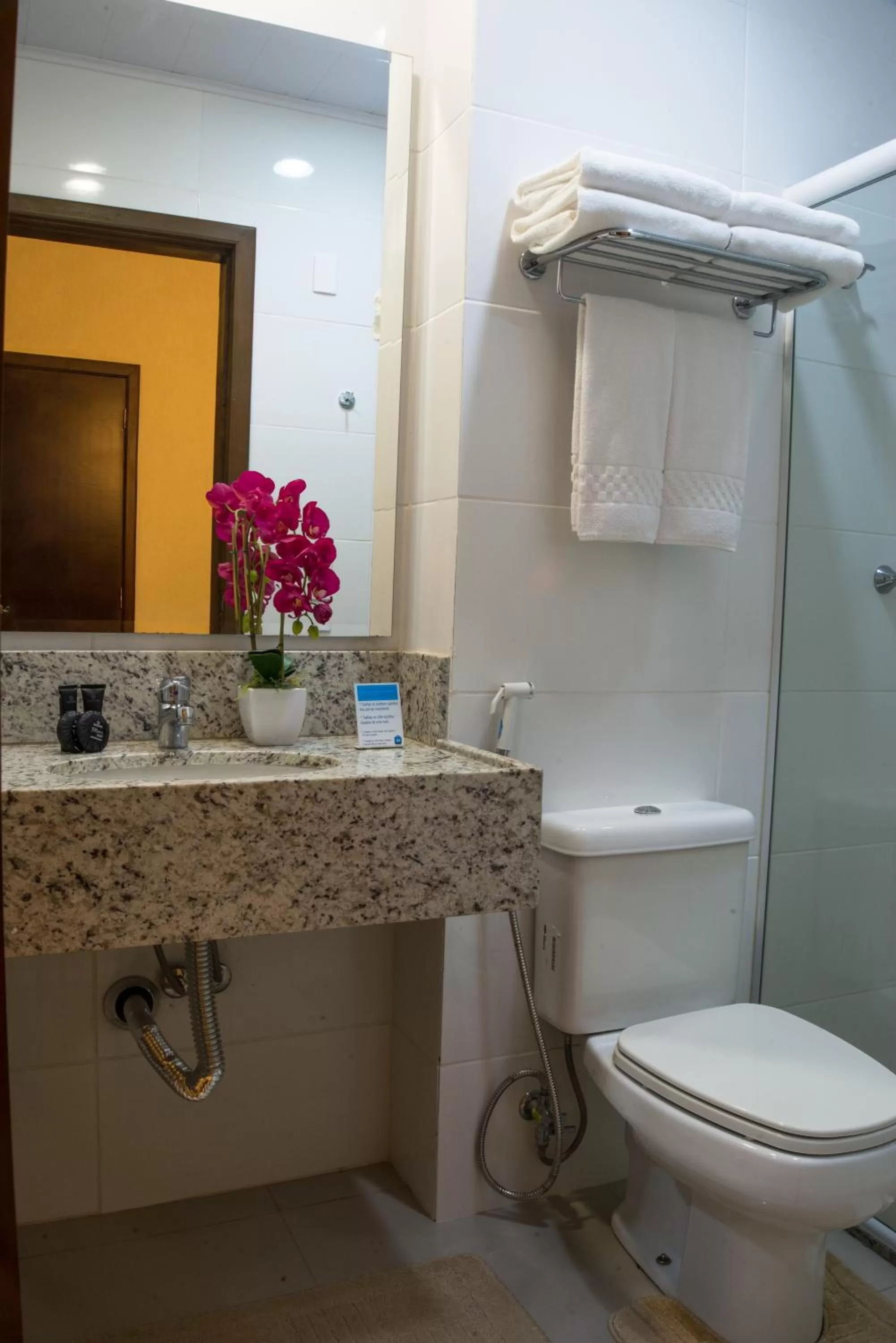 Shower in Hotel Estação 101 - Itajaí