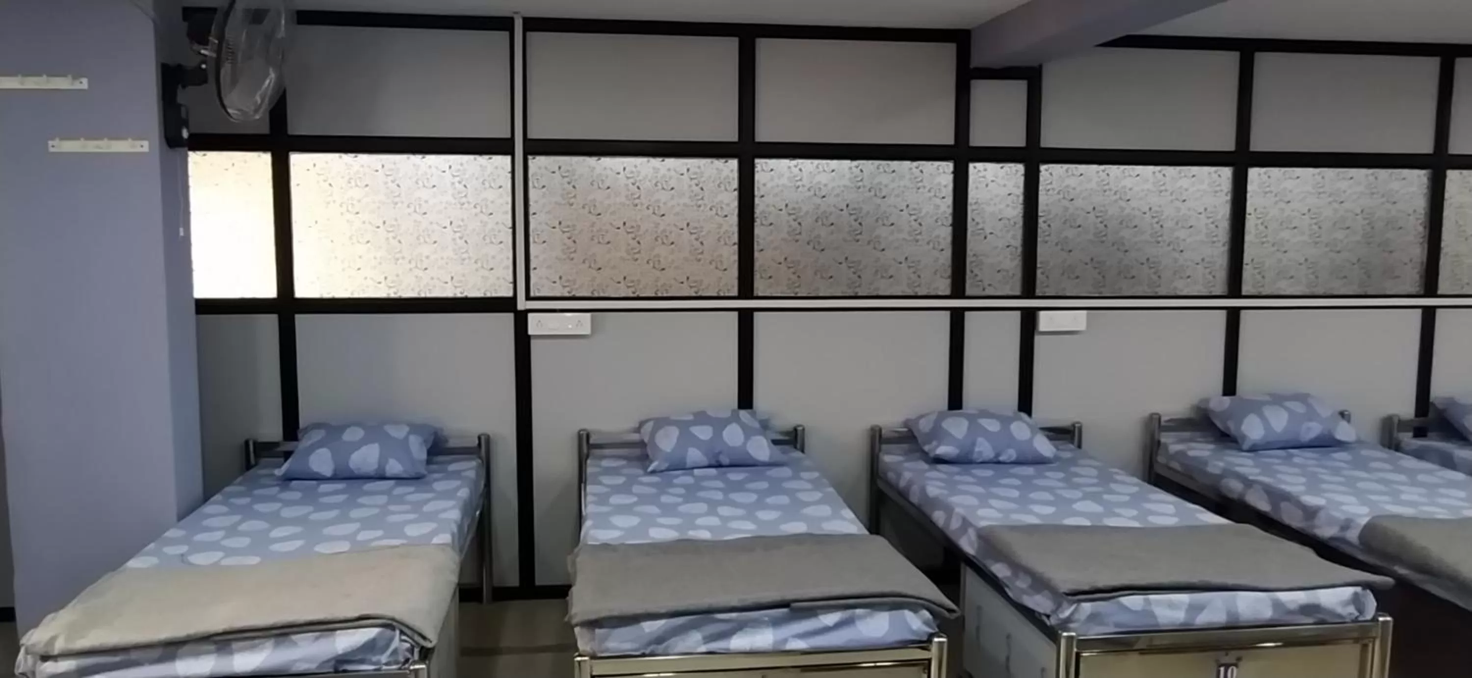 Bed in Shiv Sai Dormitory