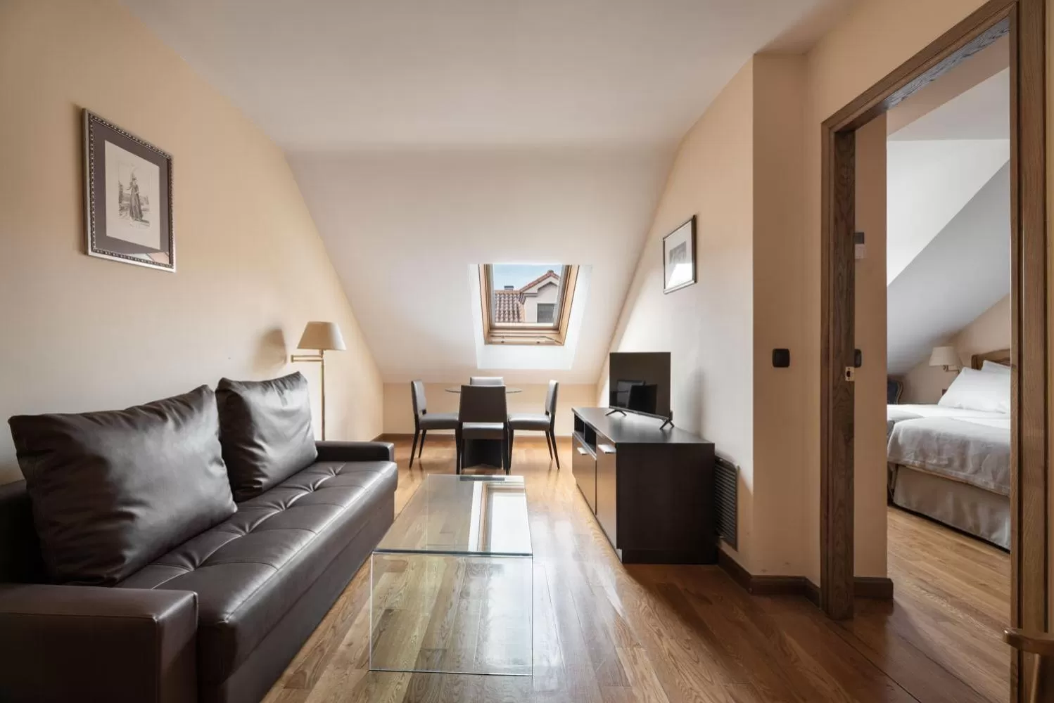 Living room, Bed in Exe Astur Plaza