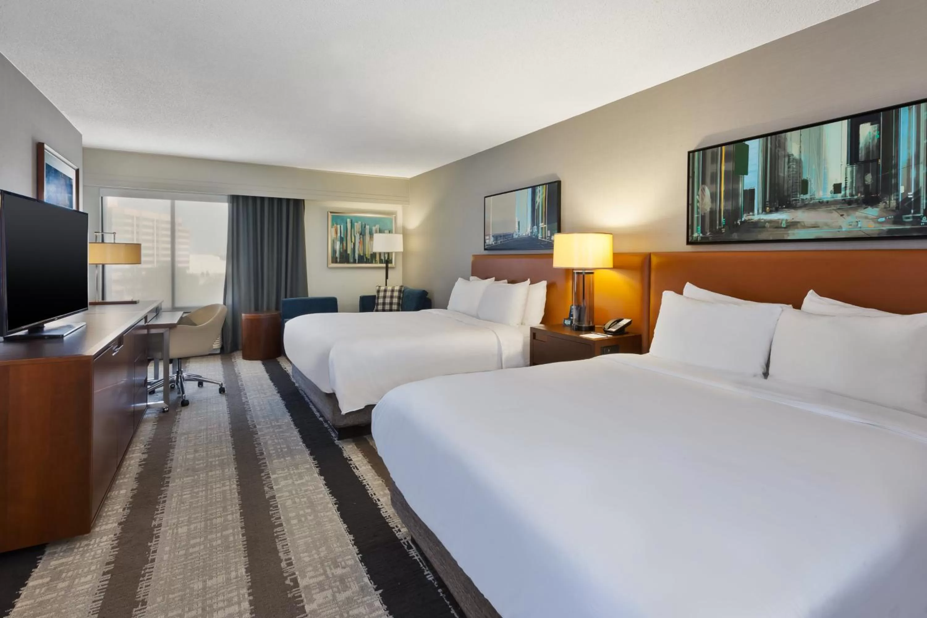 Photo of the whole room, Bed in Crowne Plaza Dulles Airport by IHG