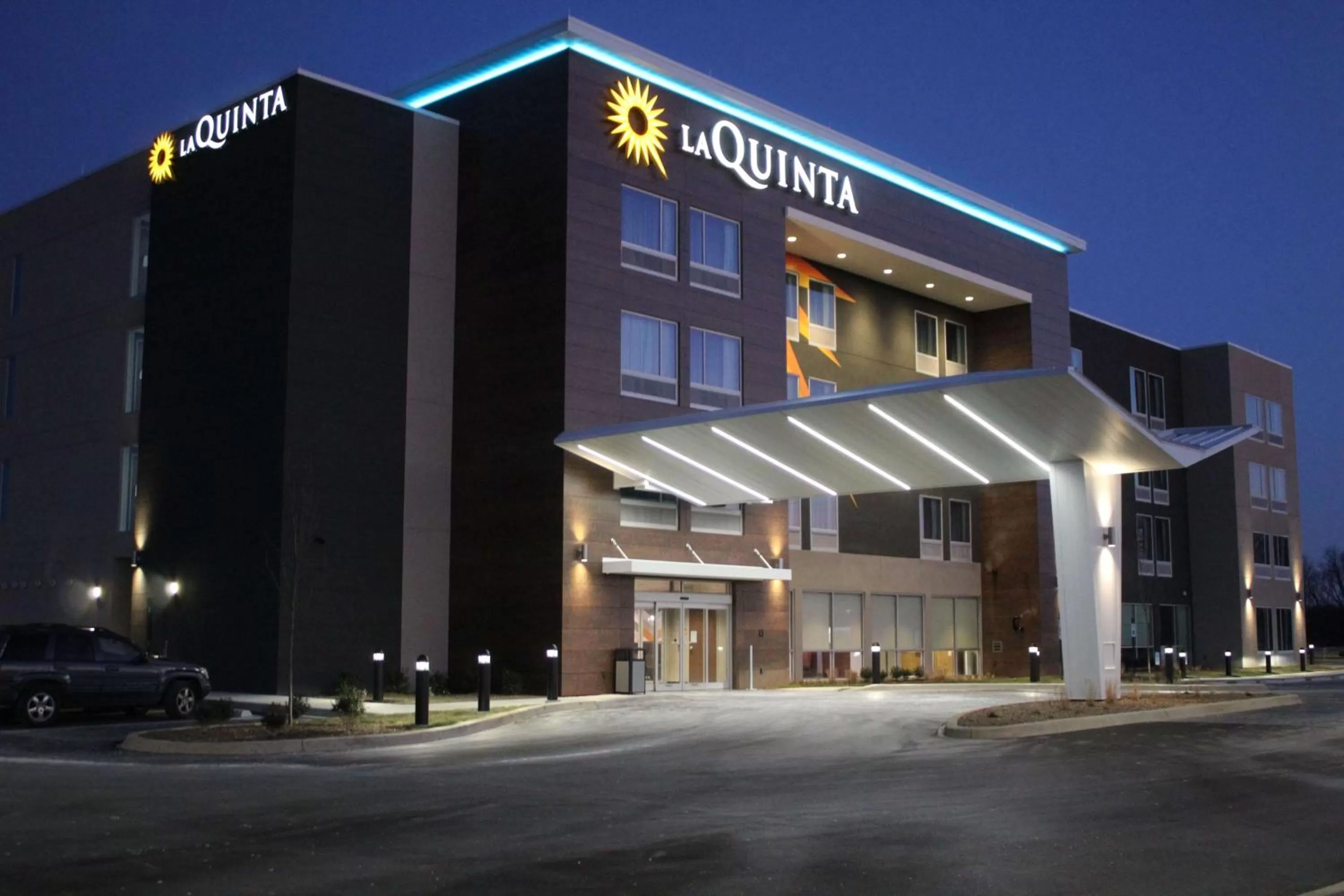 Property building in La Quinta Inn & Suites by Wyndham Bardstown