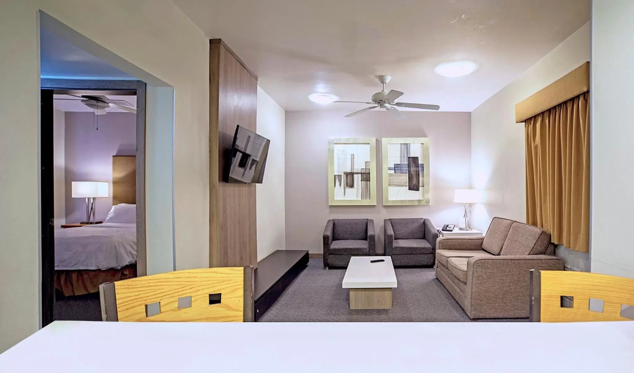 Photo of the whole room, Bed in Holiday Inn & Suites Chihuahua Expo by IHG