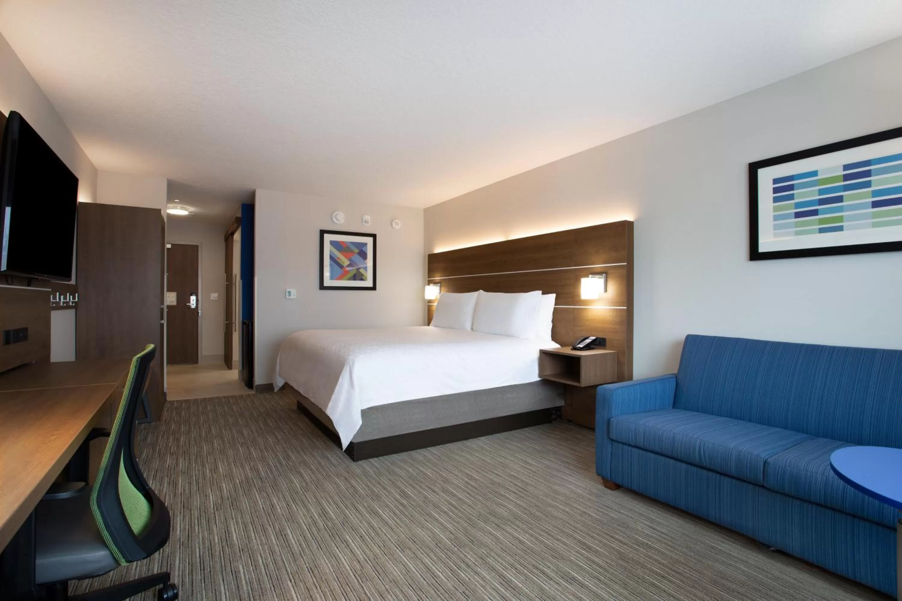 Bedroom, Bed in Holiday Inn Express & Suites - Deland South by IHG