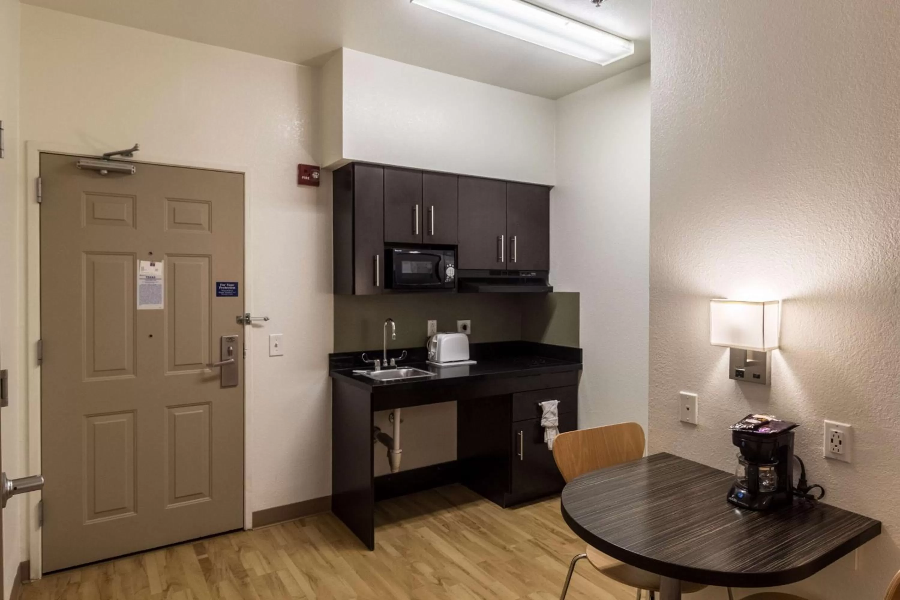 Photo of the whole room in Studio 6-Mcallen, TX