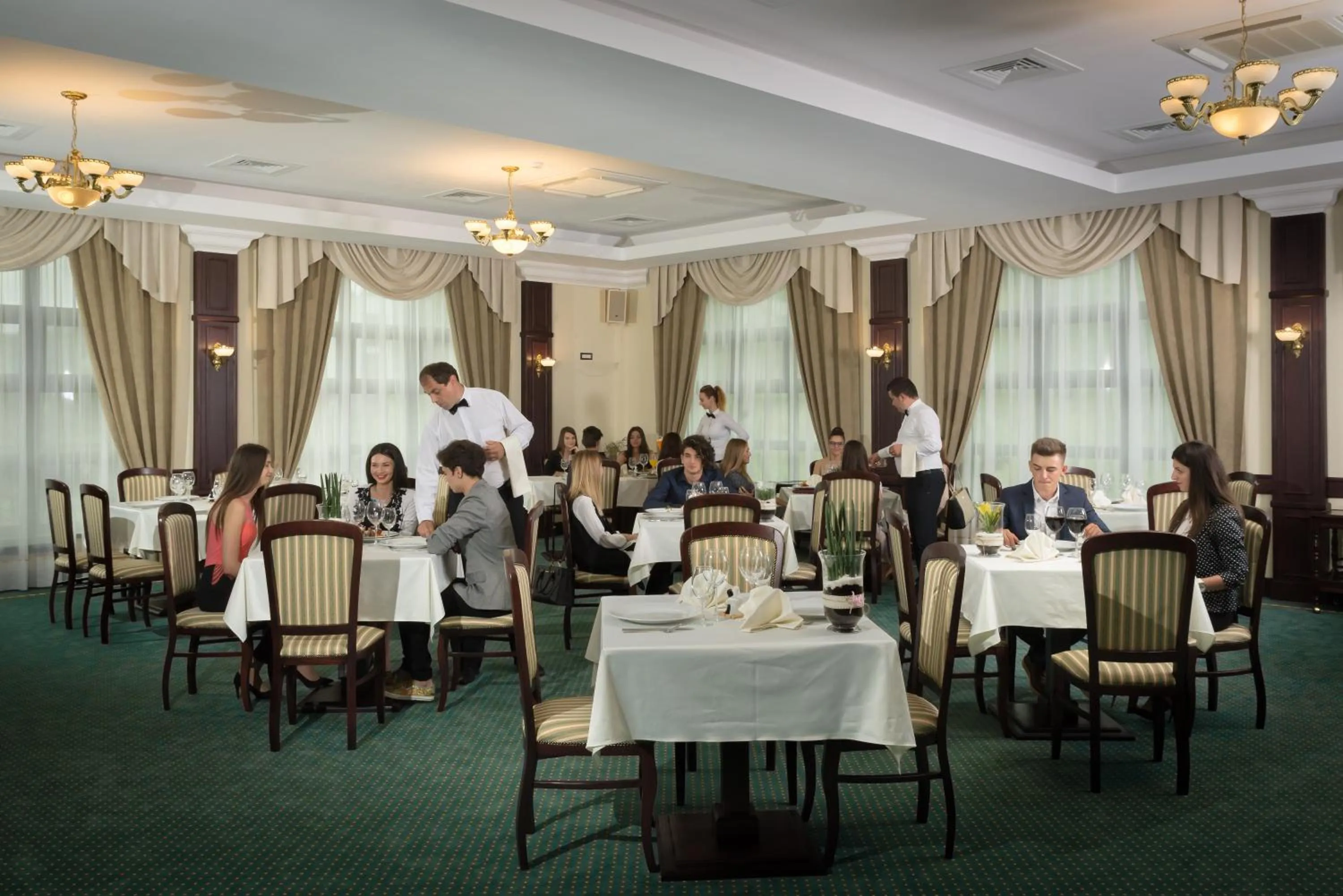 Restaurant/places to eat in Magus Hotel