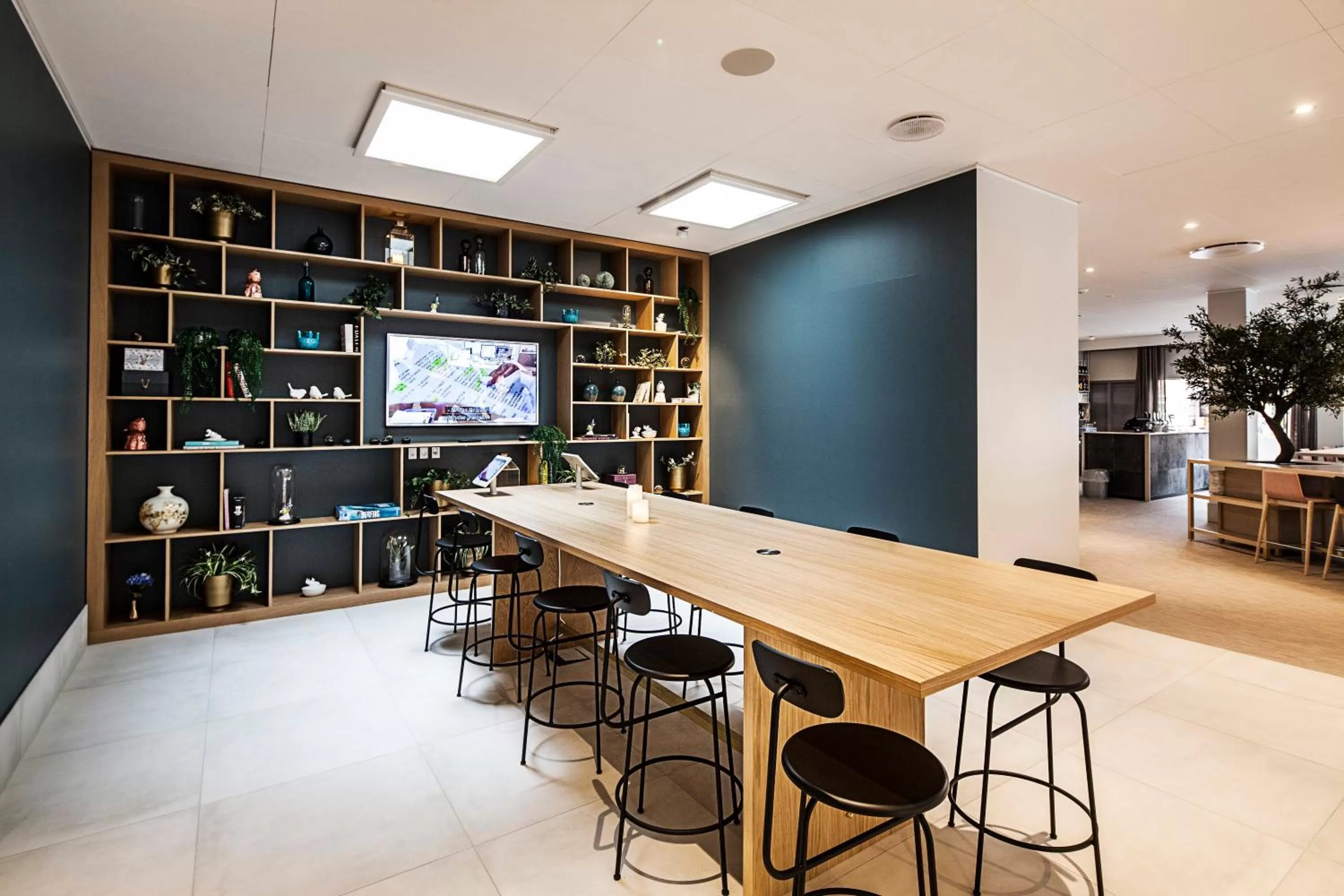 Library in Best Western Plus Airport Hotel