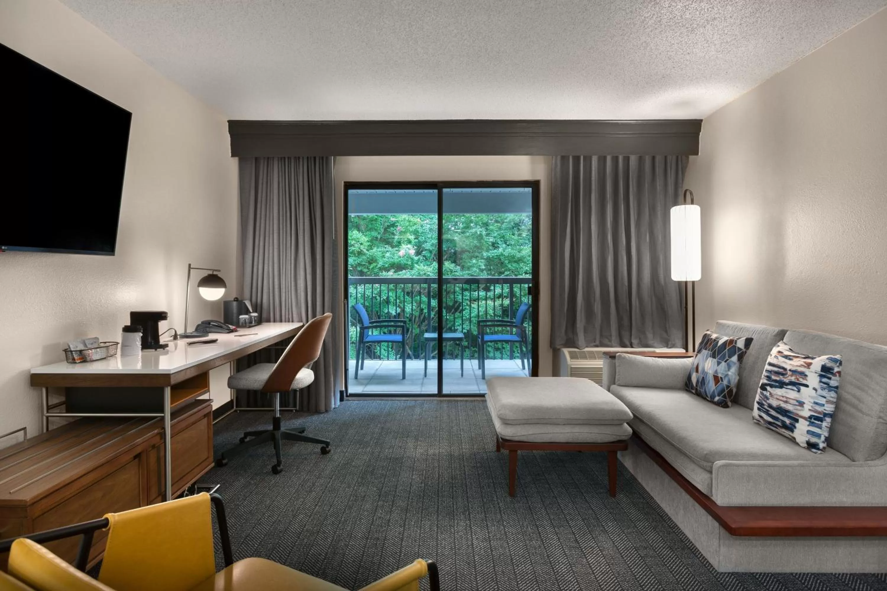 Living room in Courtyard Winston-Salem Hanes Mall