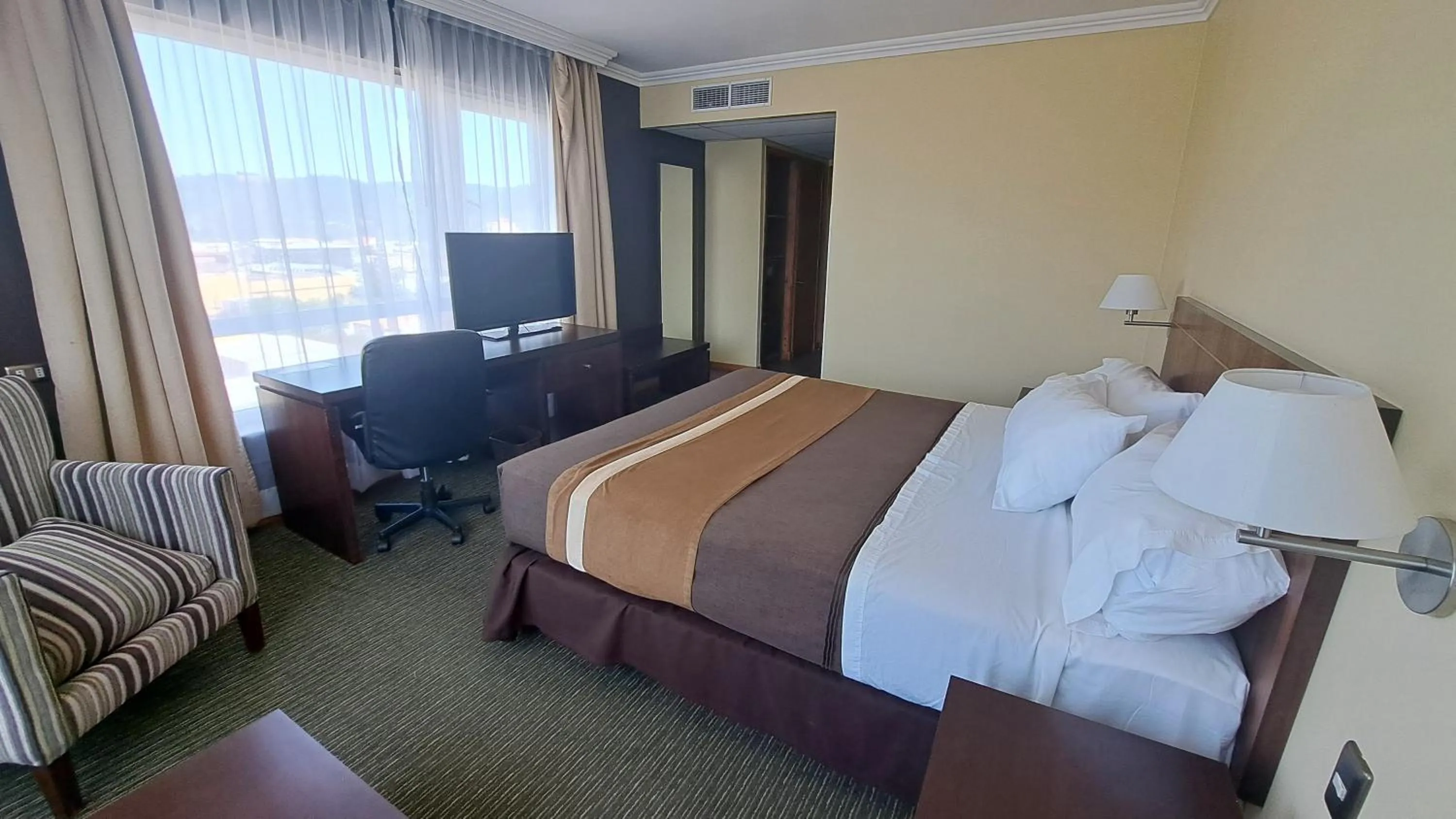 Bedroom, Bed in Hotel Diego de Almagro Temuco