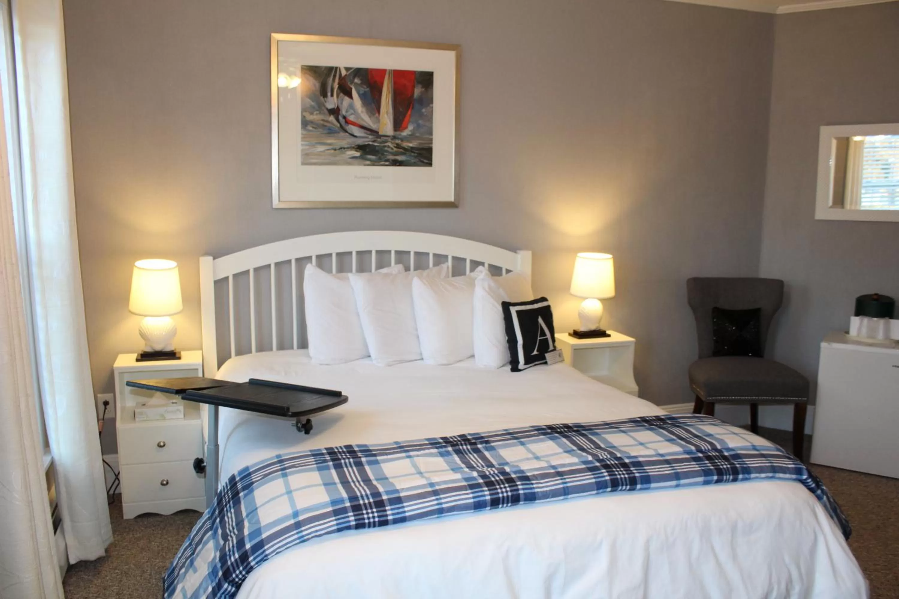 Photo of the whole room, Bed in Acadia Hotel - Downtown