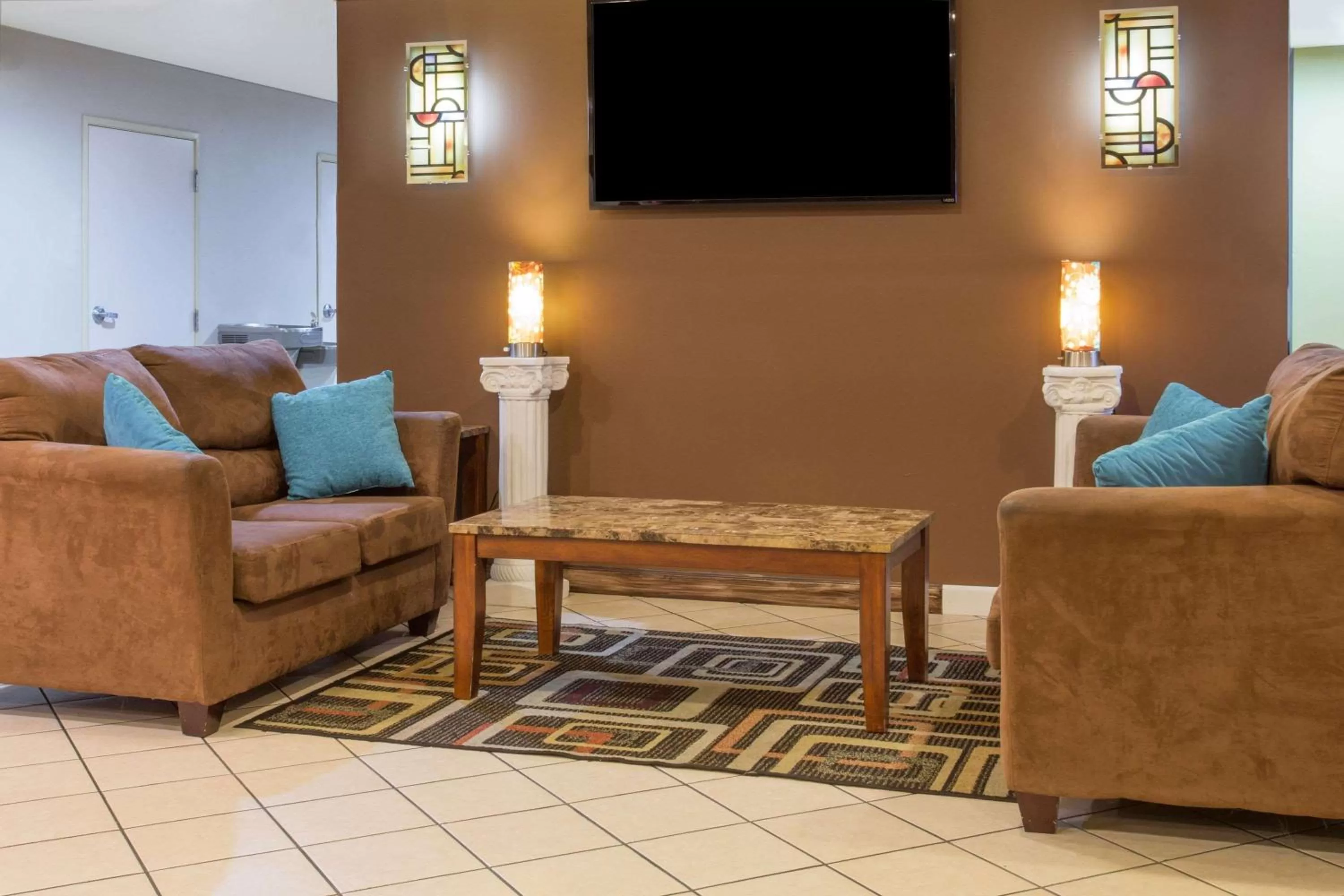 Lobby or reception in Days Inn & Suites by Wyndham Thibodaux