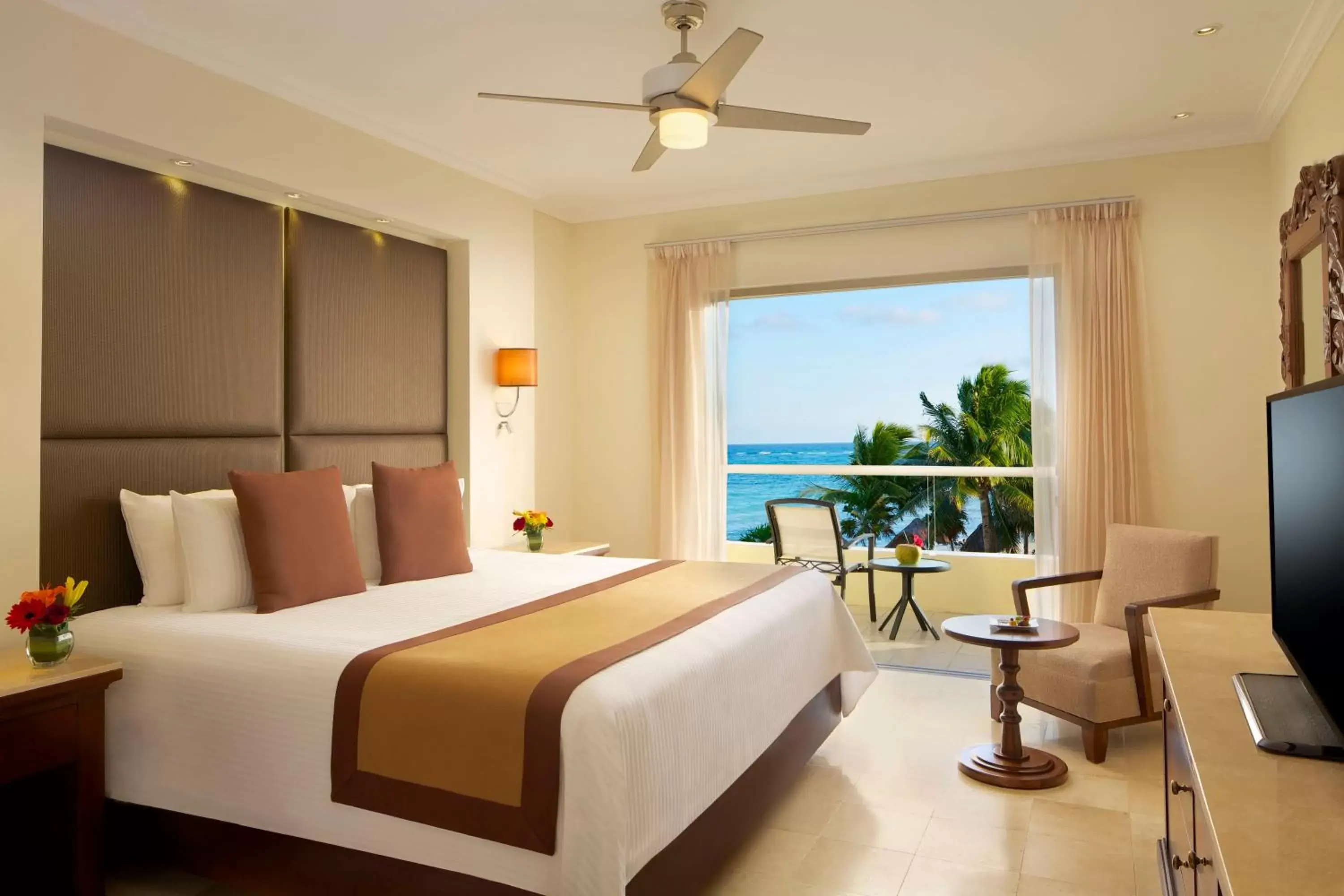 Preferred Club Junior Suite Ocean Front Double in Dreams Tulum Resort & Spa Preferred Club Junior Suite Ocean Front Double in Dreams Tulum Resort & Spa