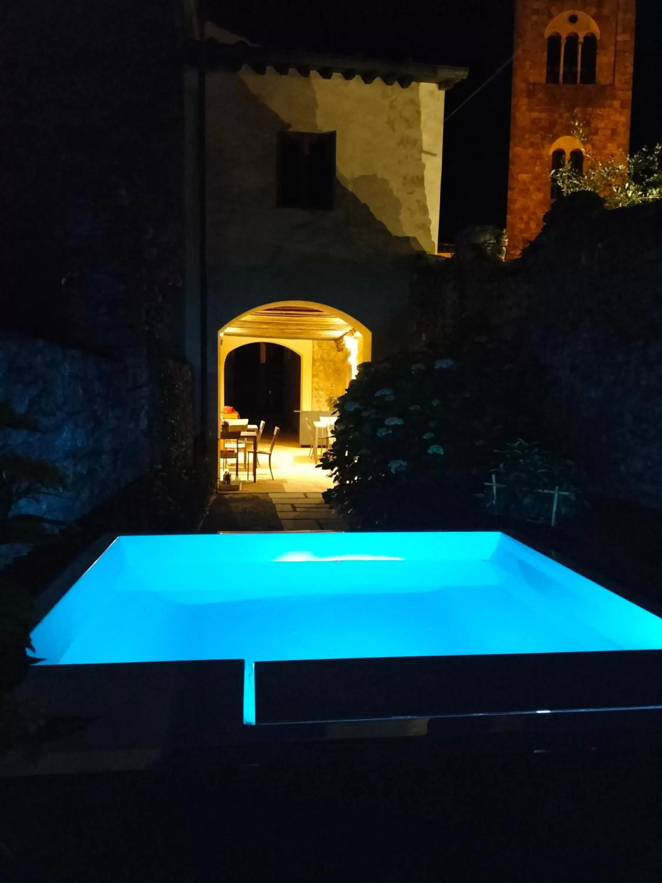 Hot Tub, Swimming Pool in Badia Giulia Prestigious Historical B&B