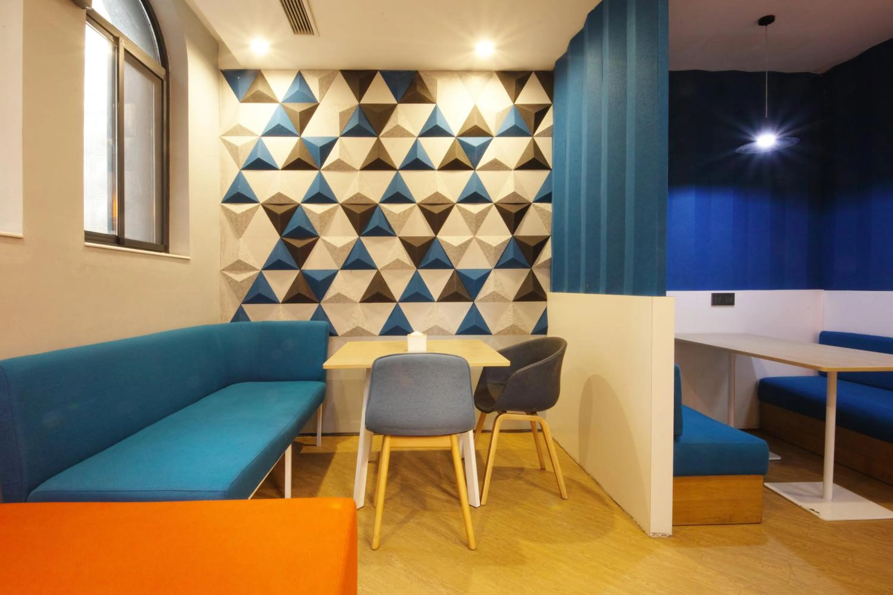 Restaurant/places to eat in Holiday Inn Express Hefei Shushan by IHG